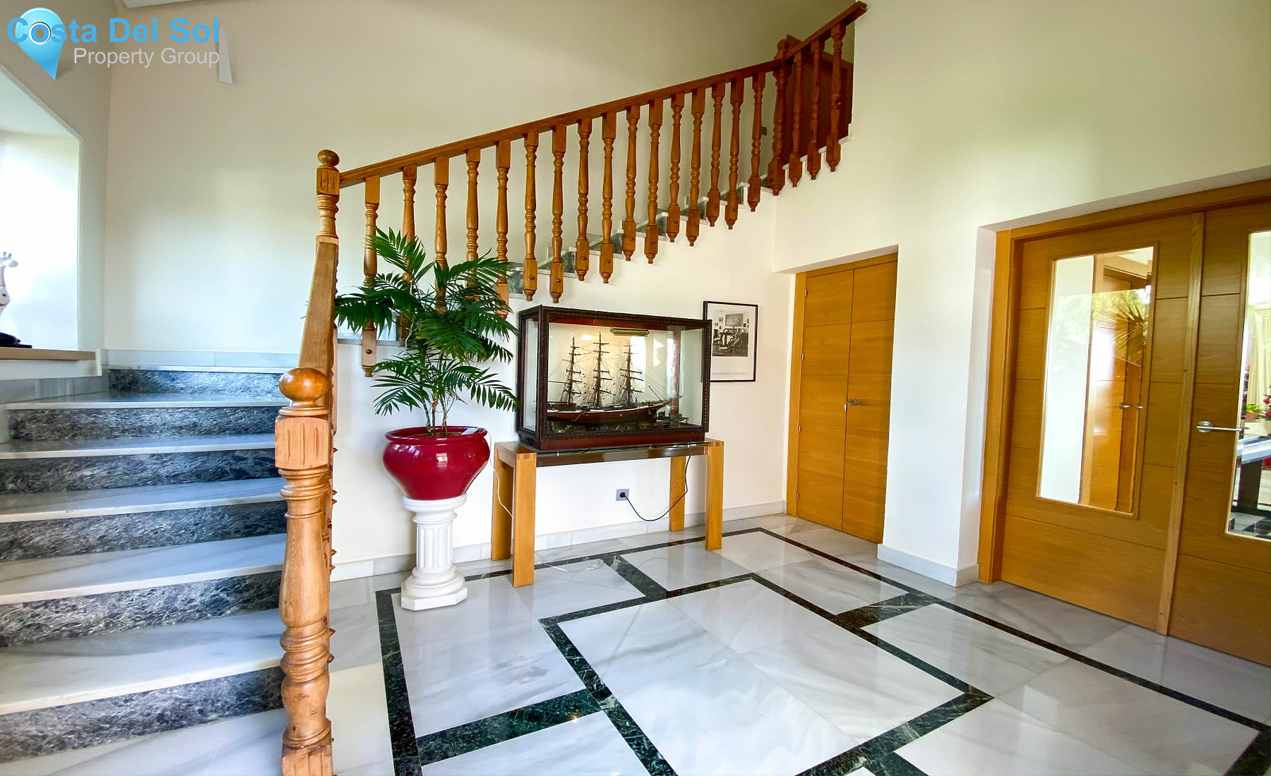 Detached Villa in Nueva Andalucía-1449892