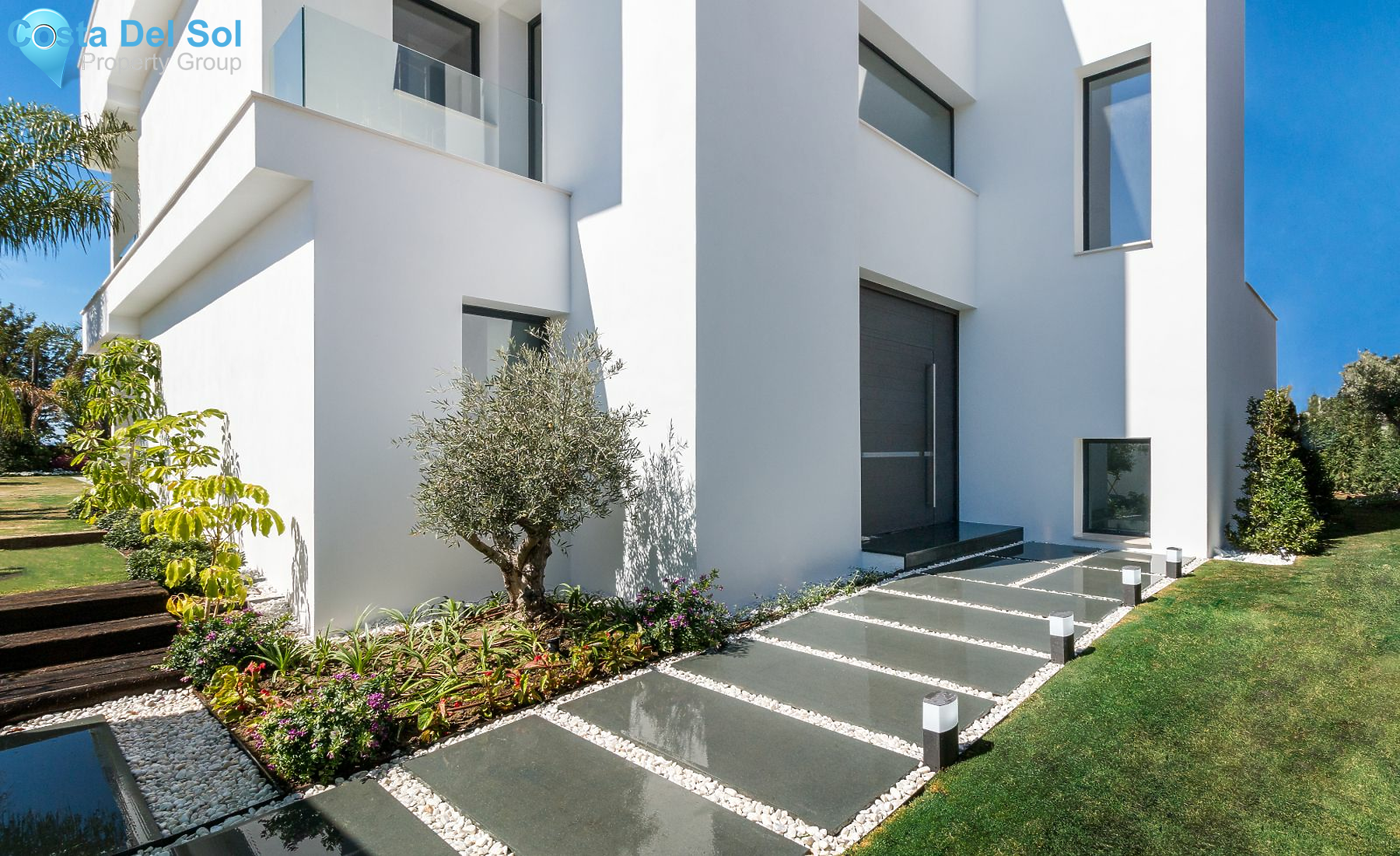Detached Villa in Nueva Andalucía