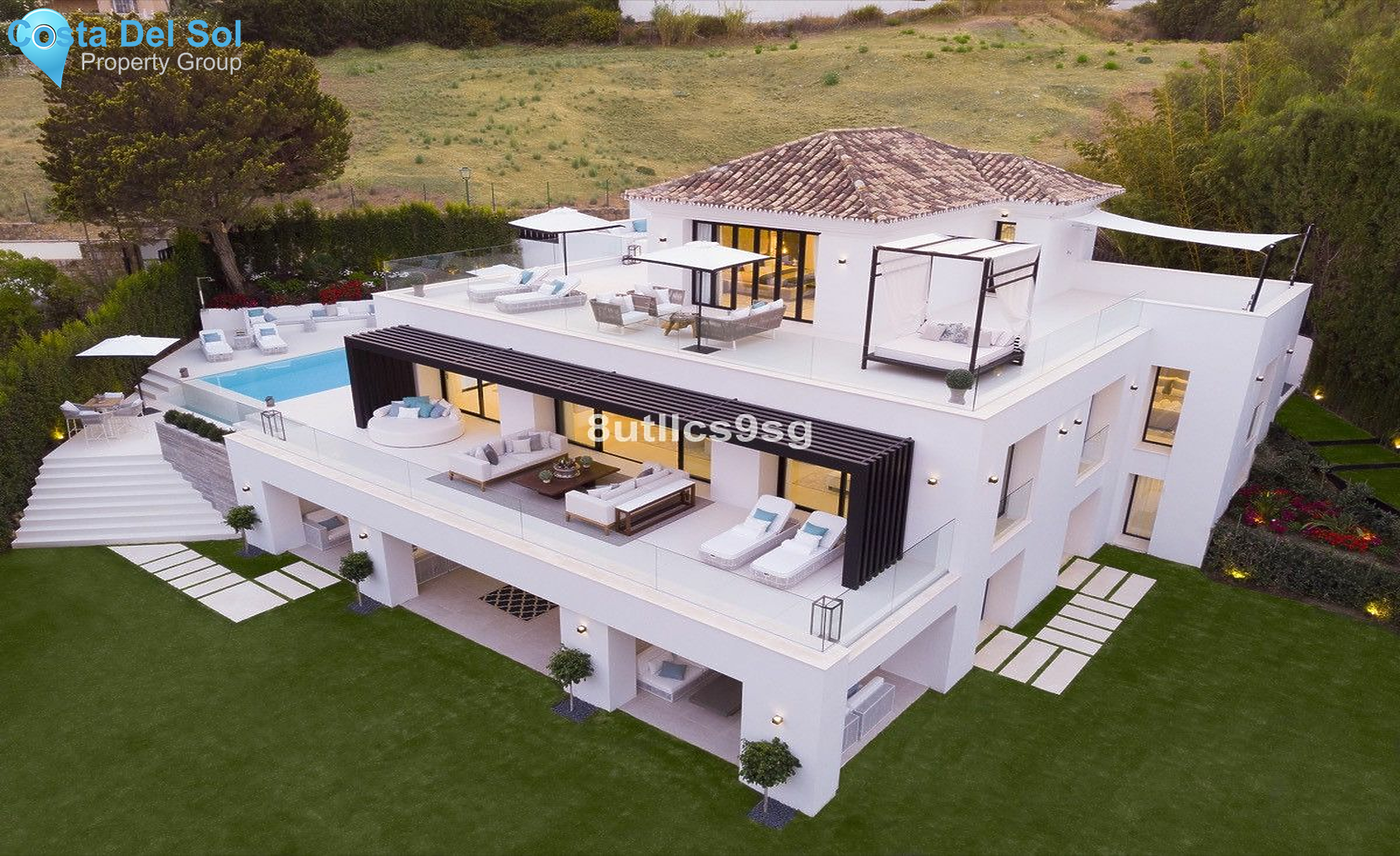 Detached Villa in Nueva Andalucía
