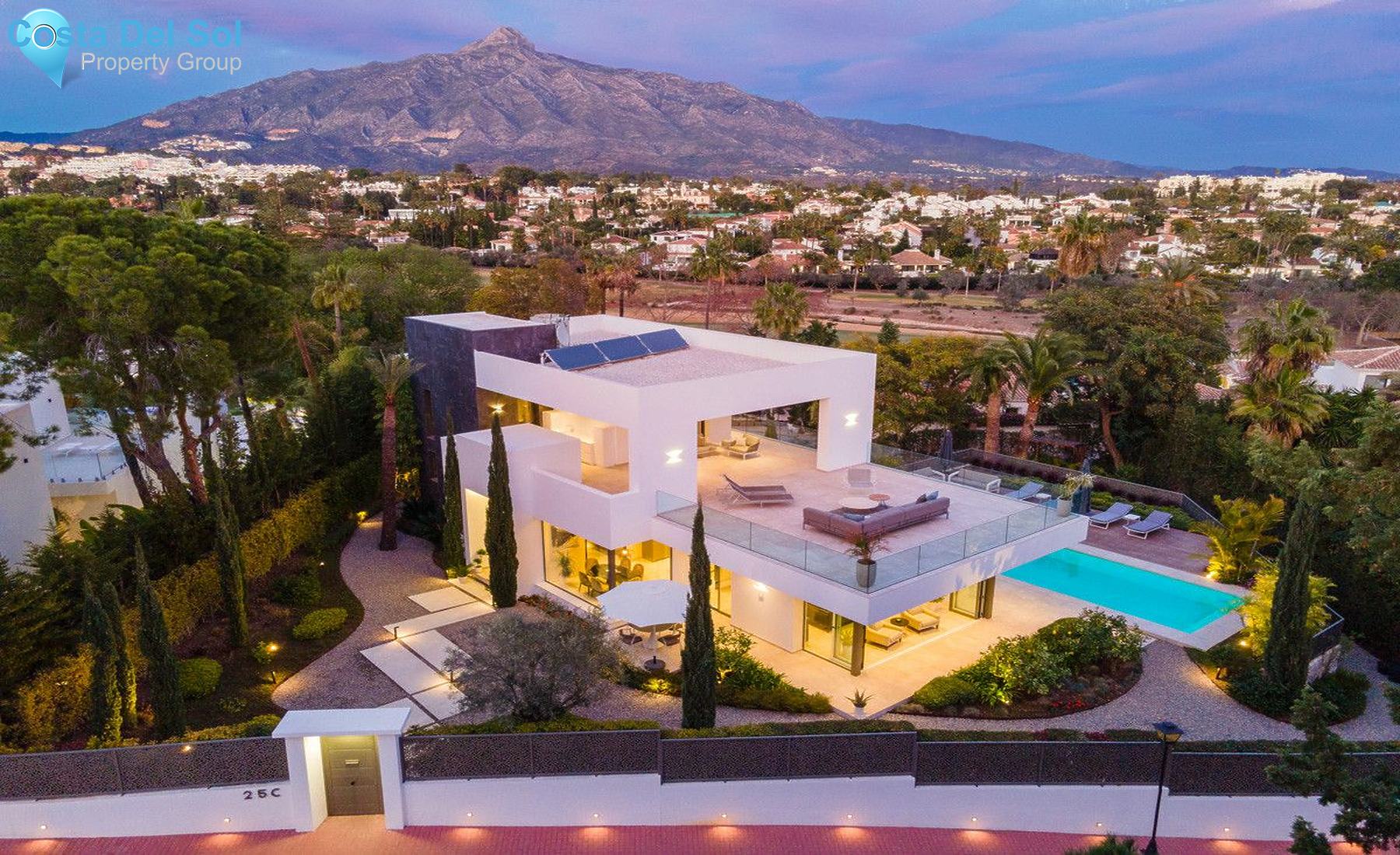 Detached Villa in Nueva Andalucía