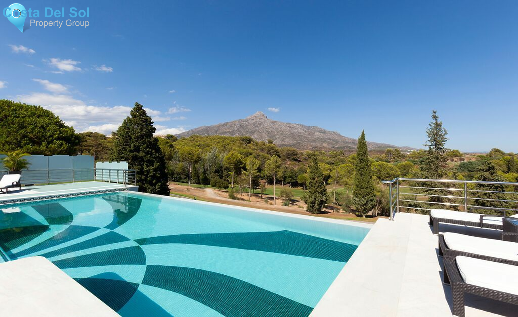 Detached Villa in Nueva Andalucía-1519666