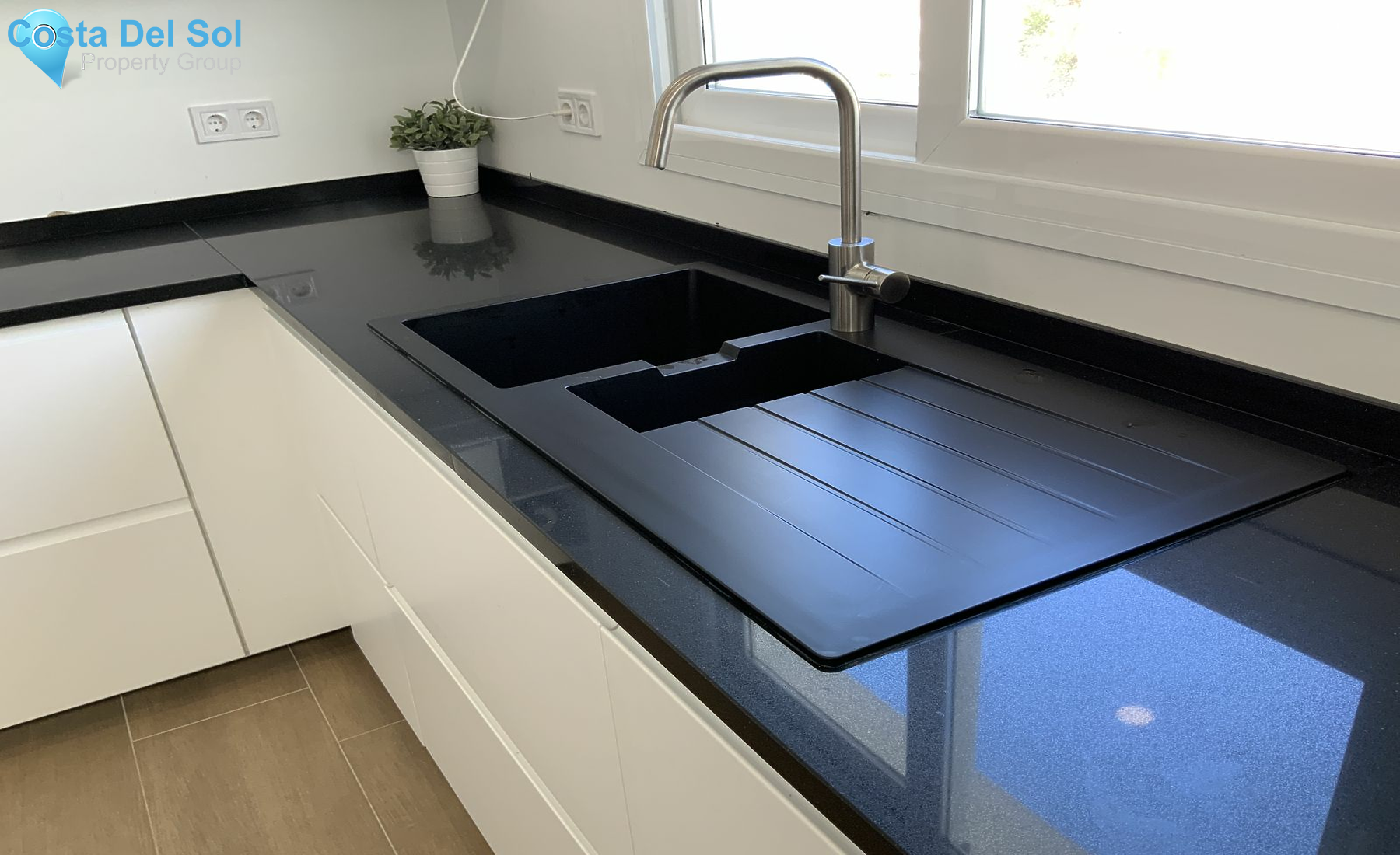 Detached Villa in Riviera del Sol-1191077