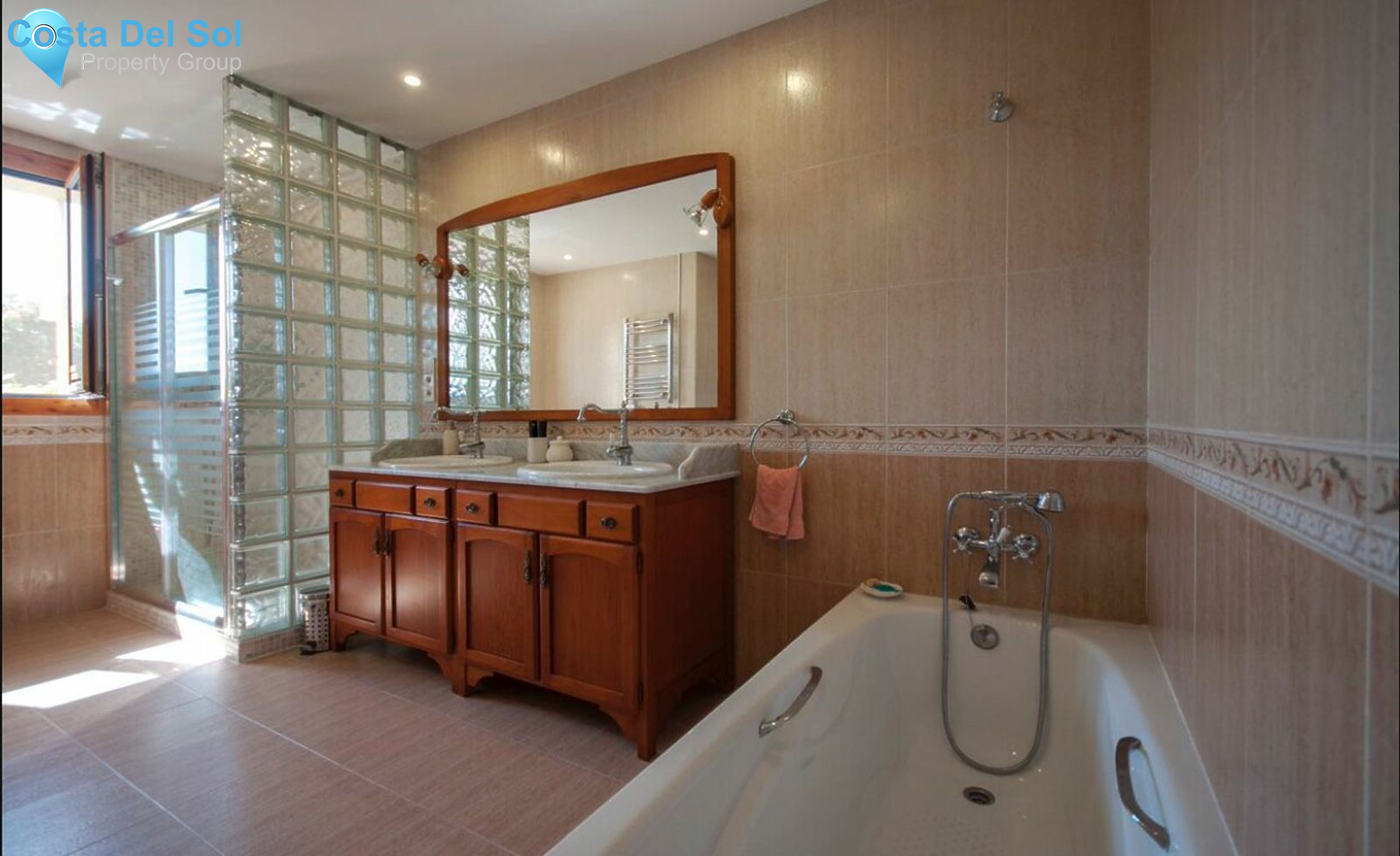 Detached Villa in Sierra Blanca-1126923