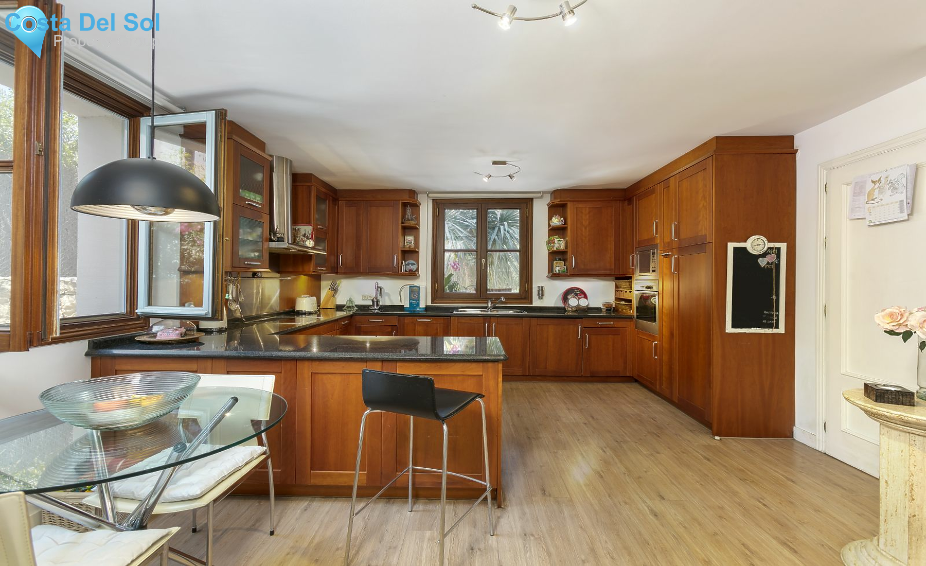 Detached Villa in Sierra Blanca-1213691