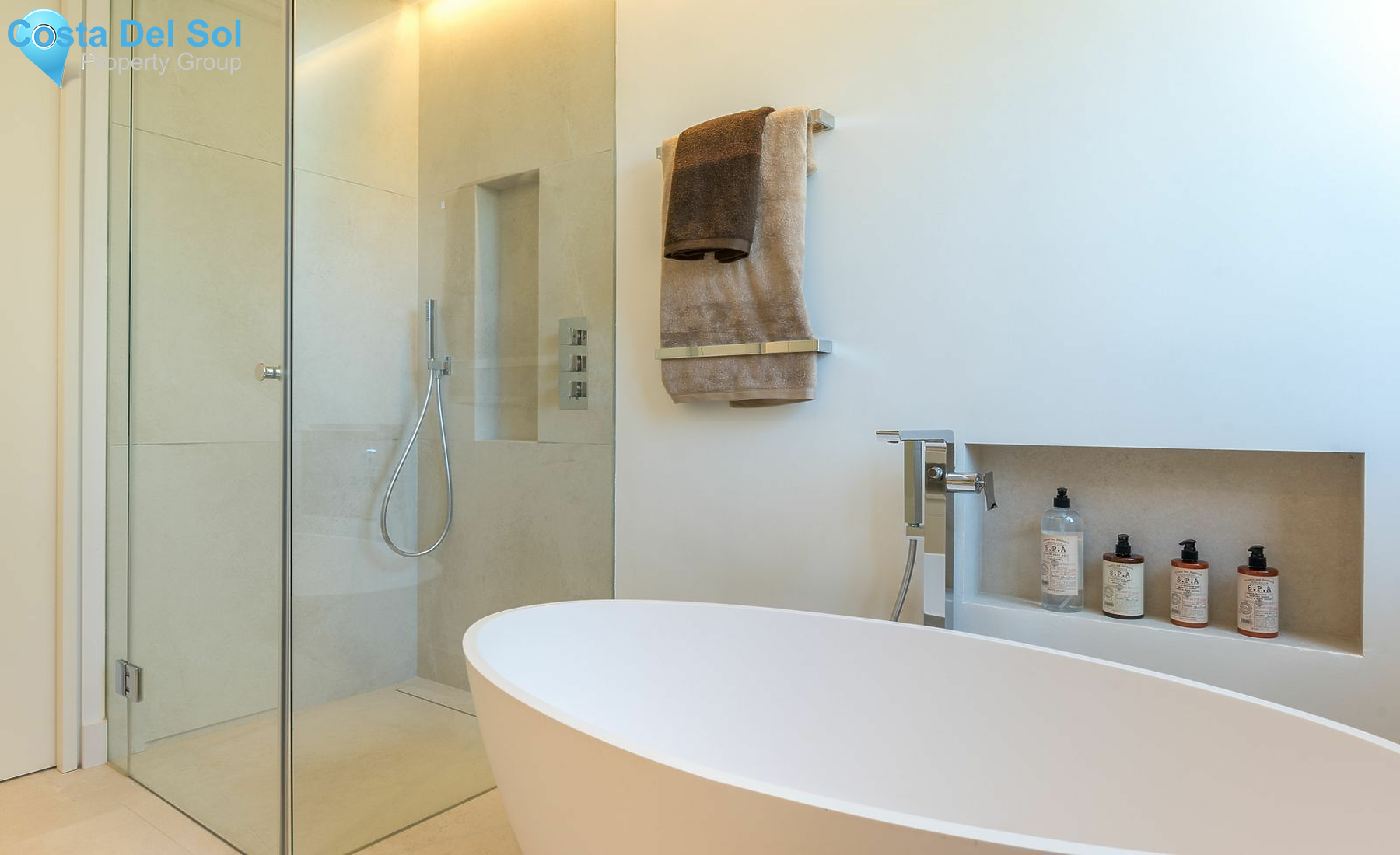 Detached Villa in The Golden Mile-1126667