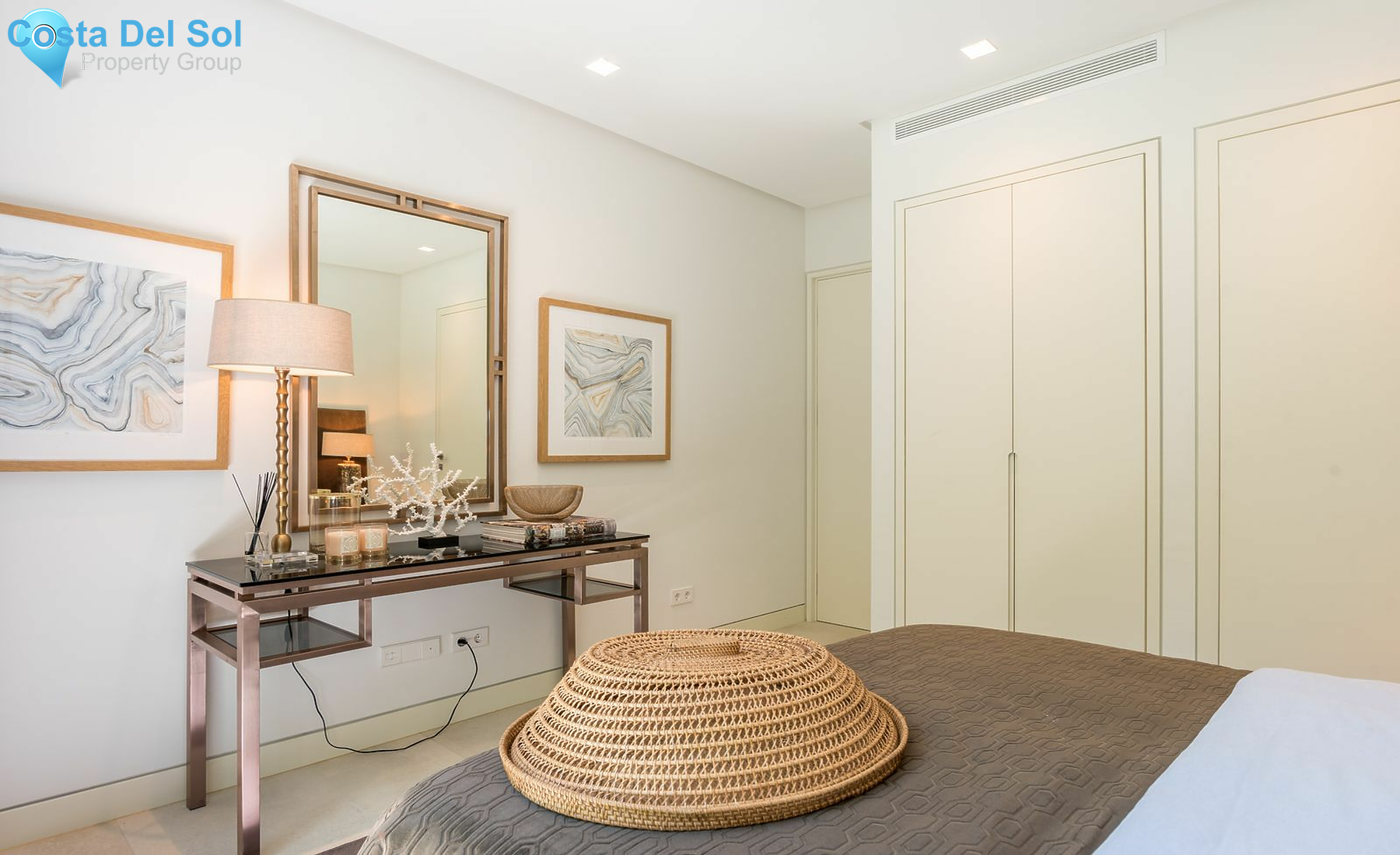 Detached Villa in The Golden Mile-1126670