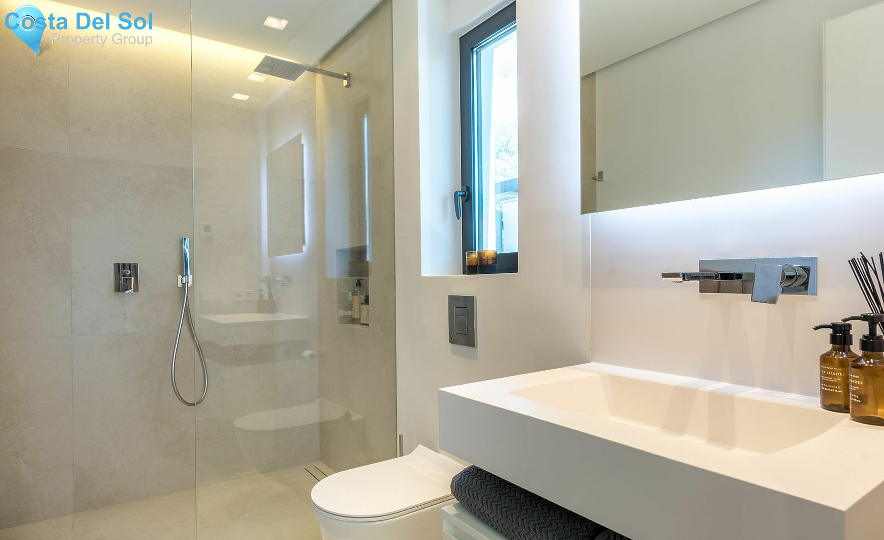 Detached Villa in The Golden Mile-1126671