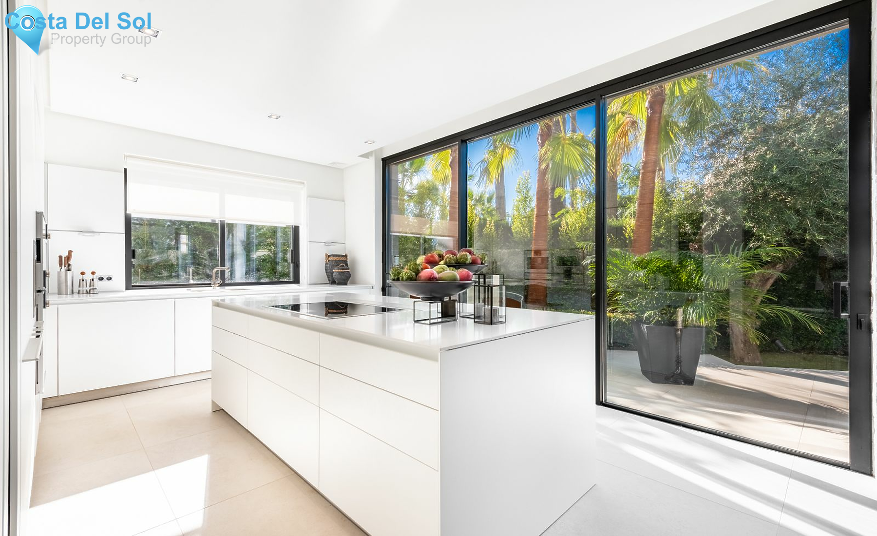 Detached Villa in The Golden Mile-1126662