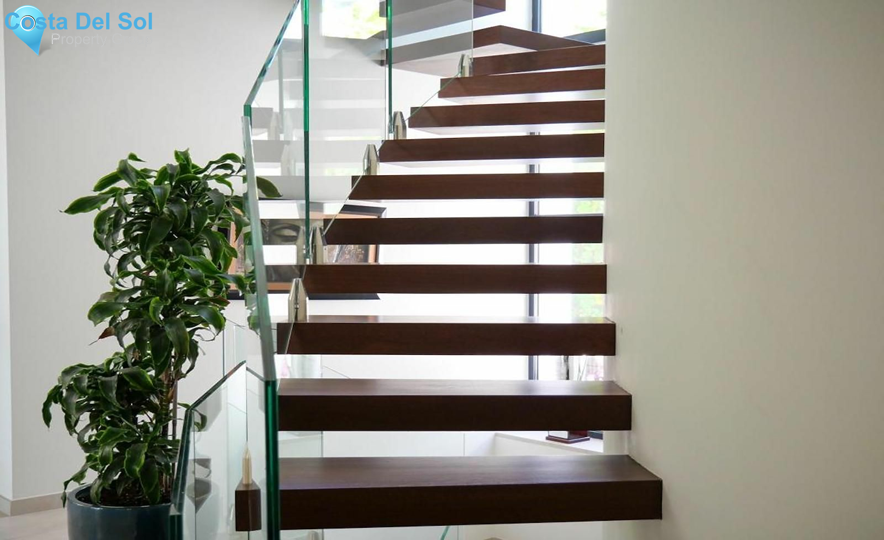 Detached Villa in The Golden Mile-1162024