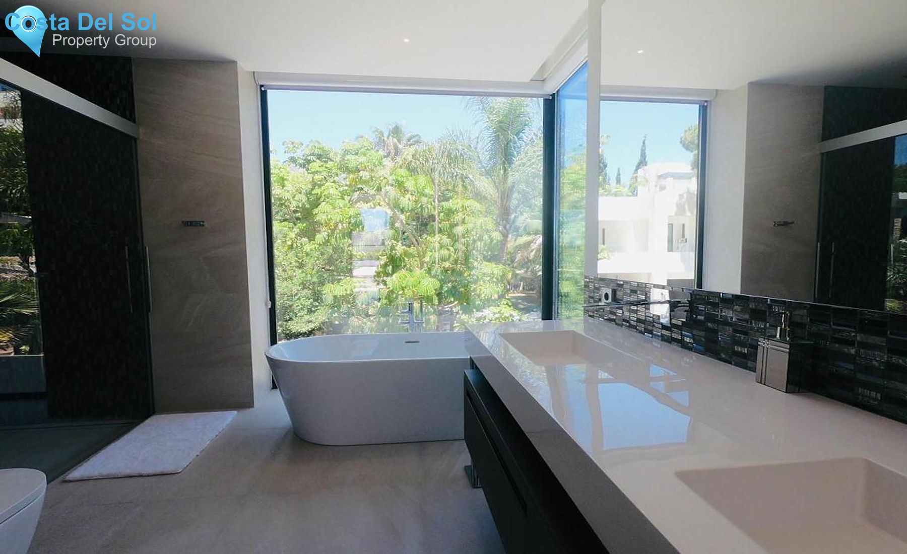 Detached Villa in The Golden Mile-1162022