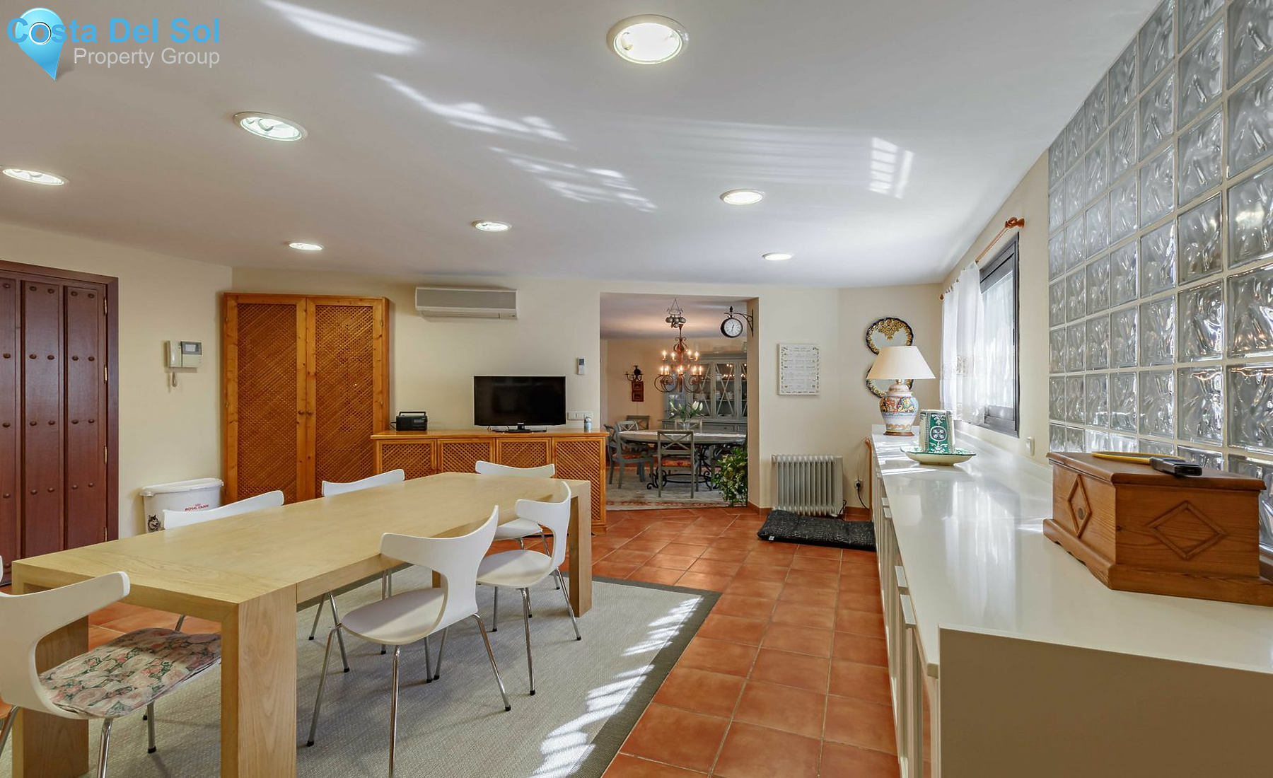 Detached Villa in The Golden Mile-1214346