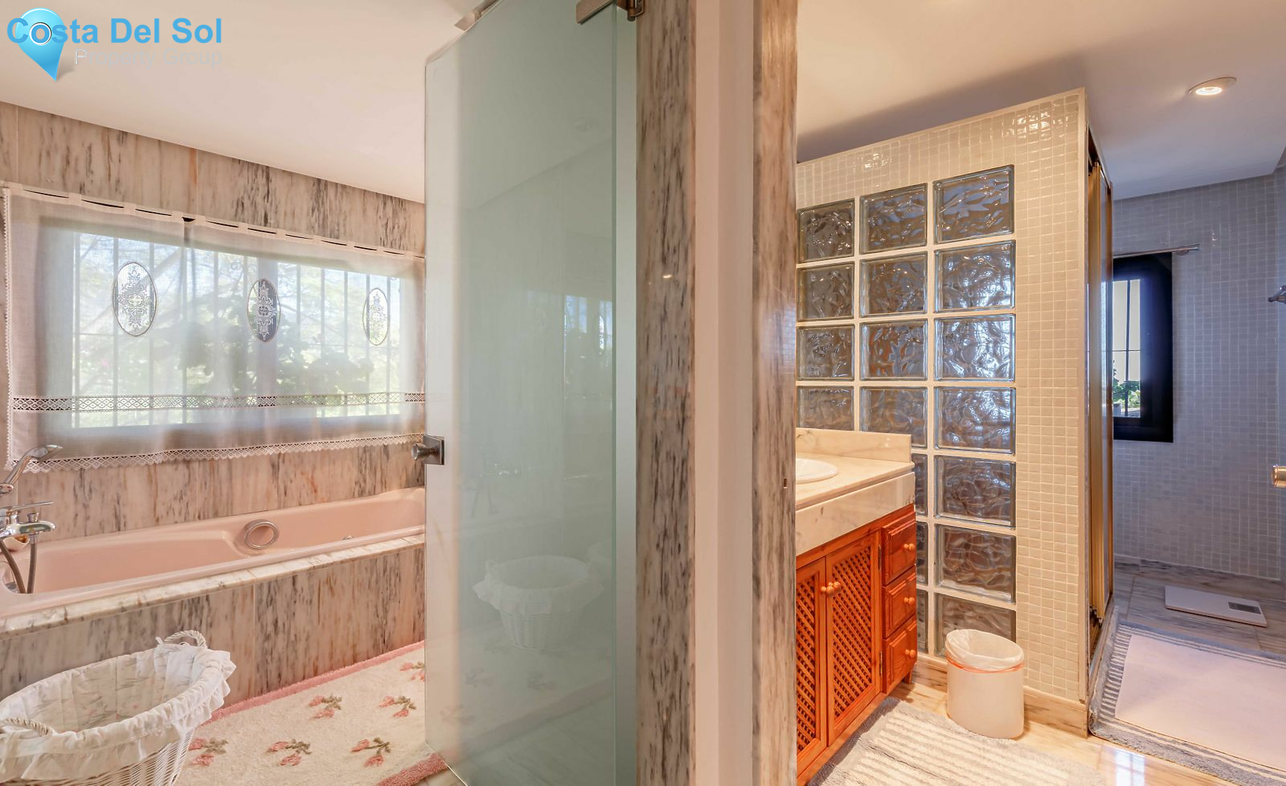 Detached Villa in The Golden Mile-1214351