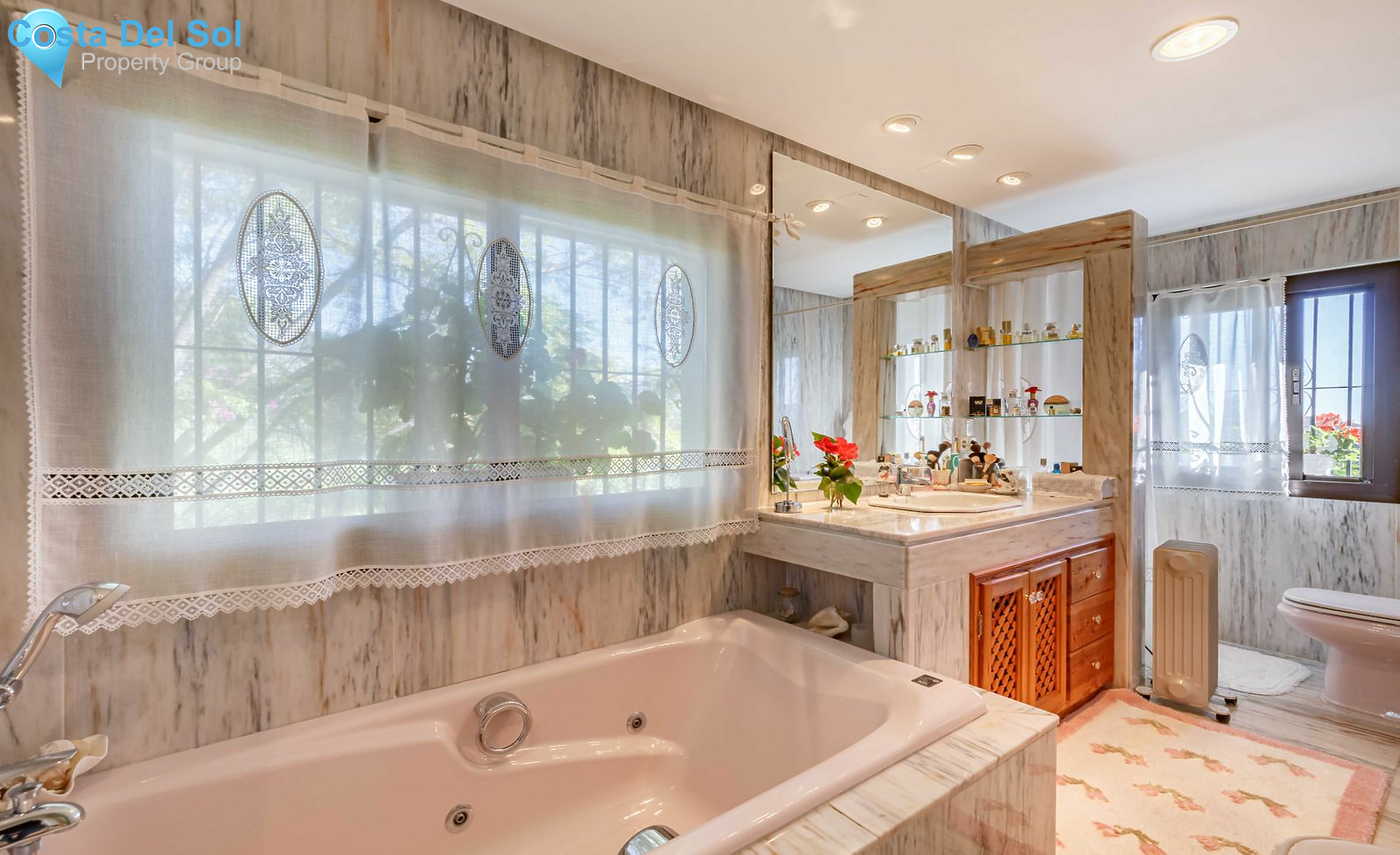 Detached Villa in The Golden Mile-1214352