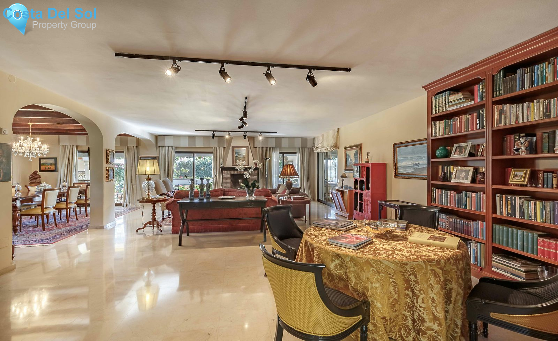 Detached Villa in The Golden Mile-1214336