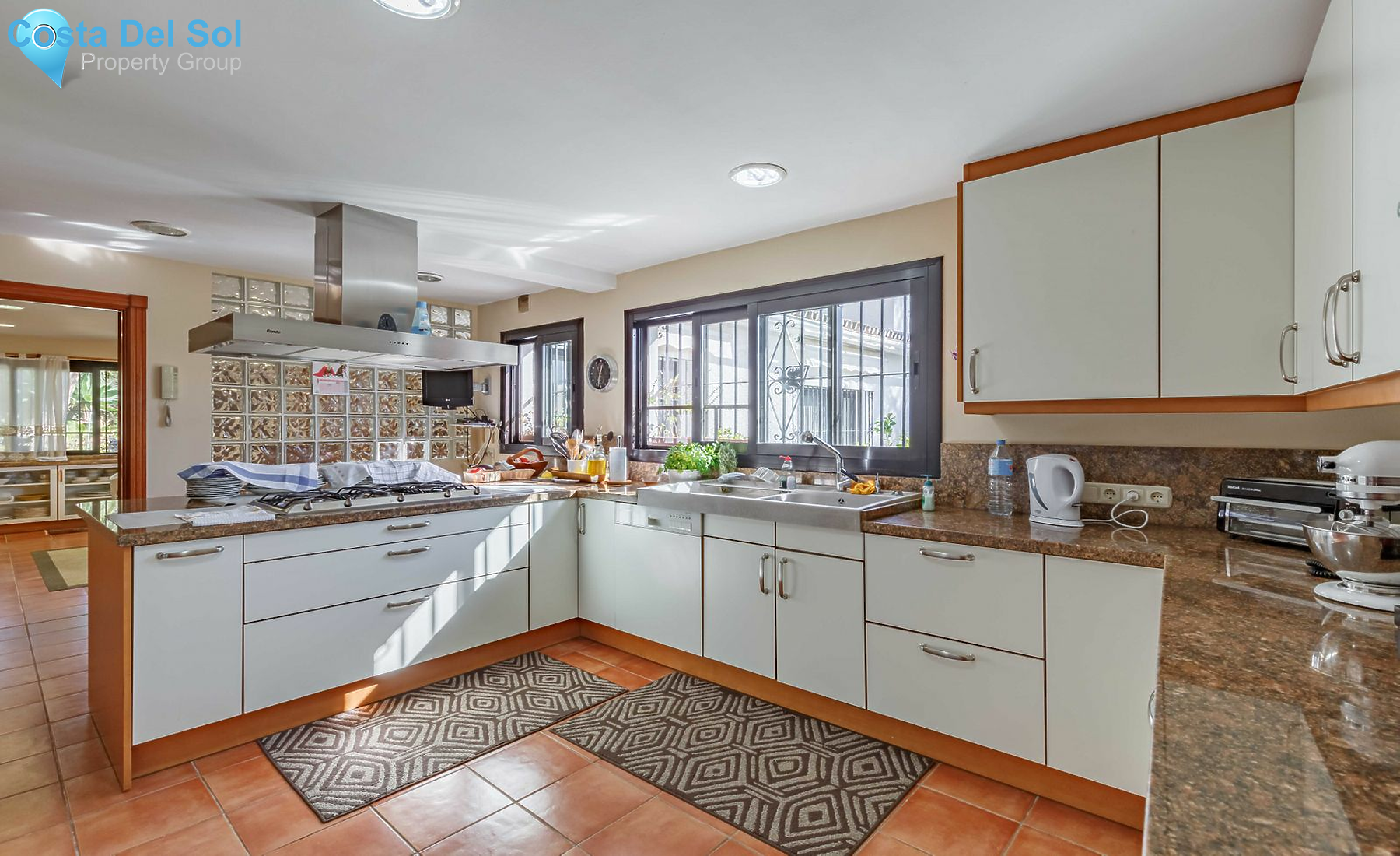 Detached Villa in The Golden Mile-1214340