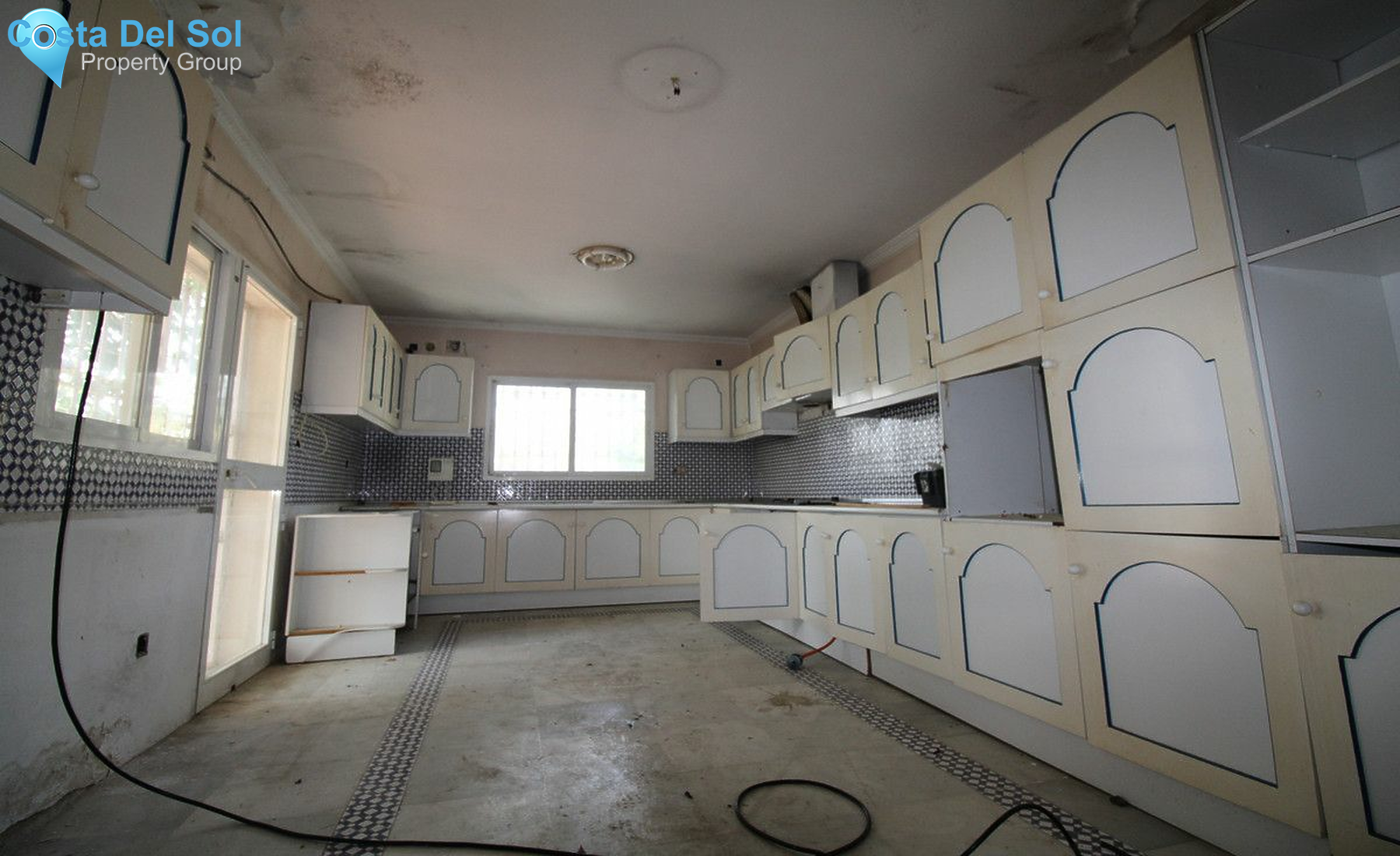 Detached Villa in The Golden Mile-1389071