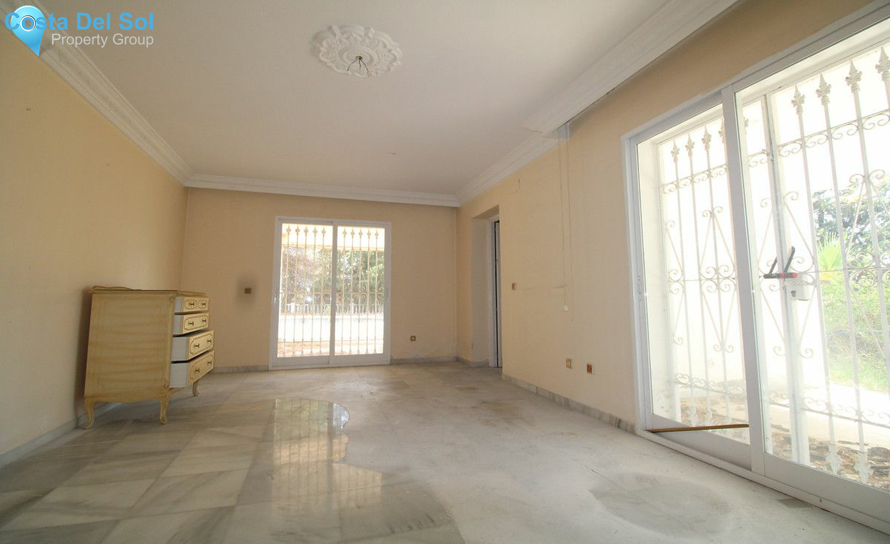 Detached Villa in The Golden Mile-1389073