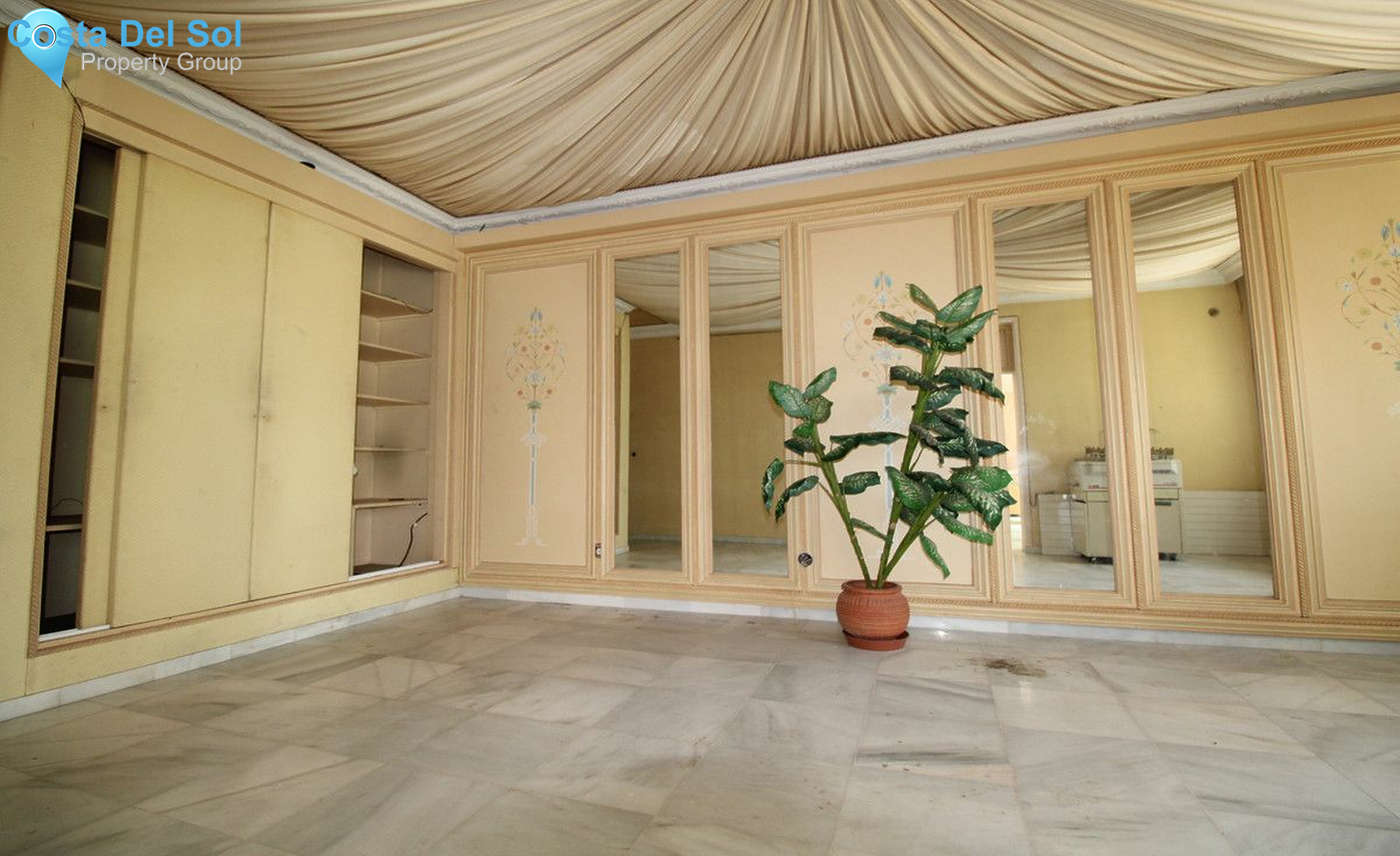 Detached Villa in The Golden Mile-1389074