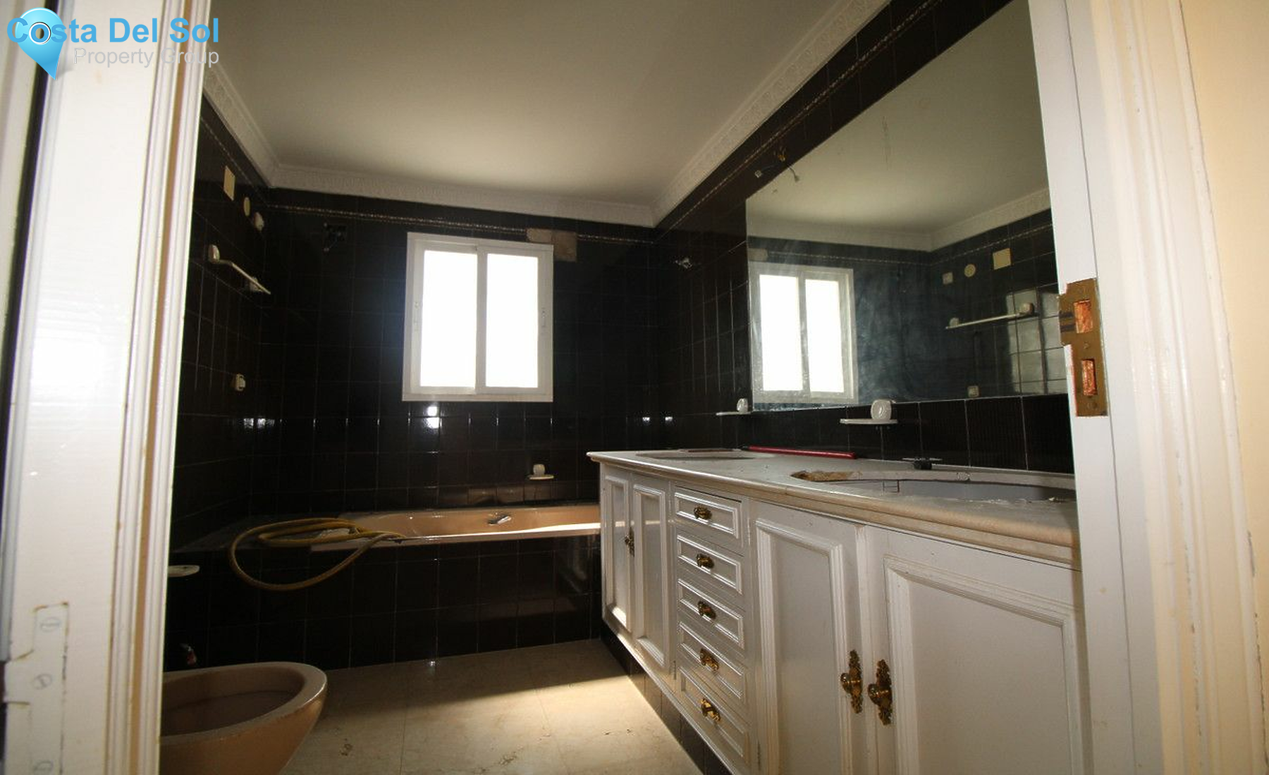 Detached Villa in The Golden Mile-1389077