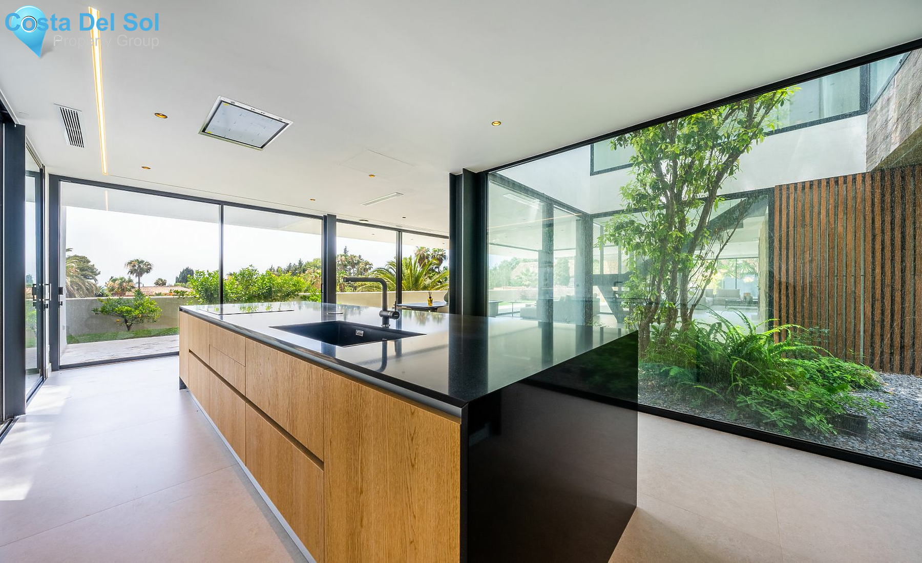 Detached Villa in The Golden Mile-1430708