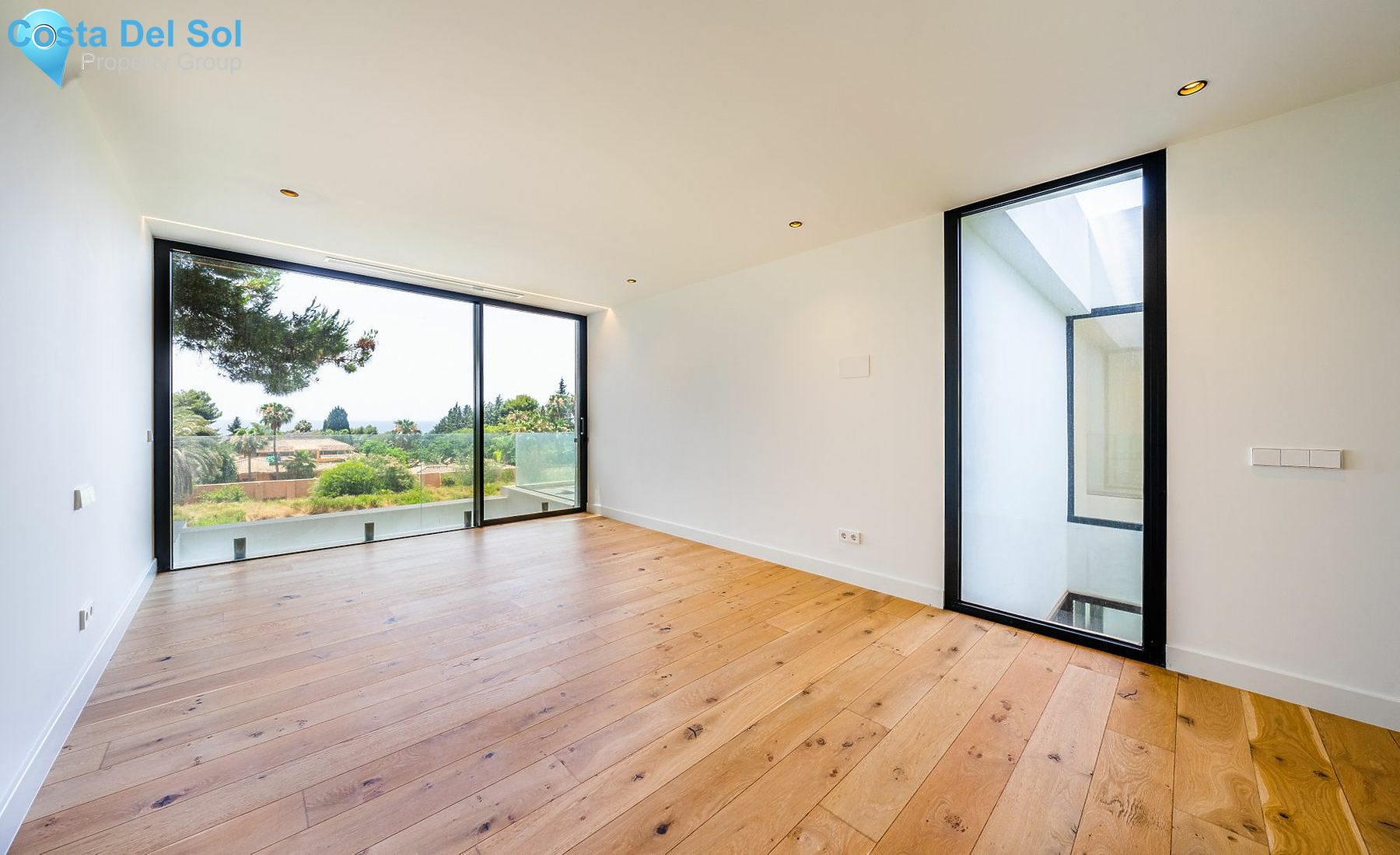 Detached Villa in The Golden Mile-1430717