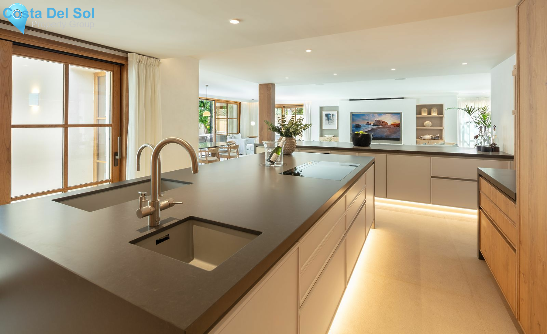 Detached Villa in The Golden Mile-1444132