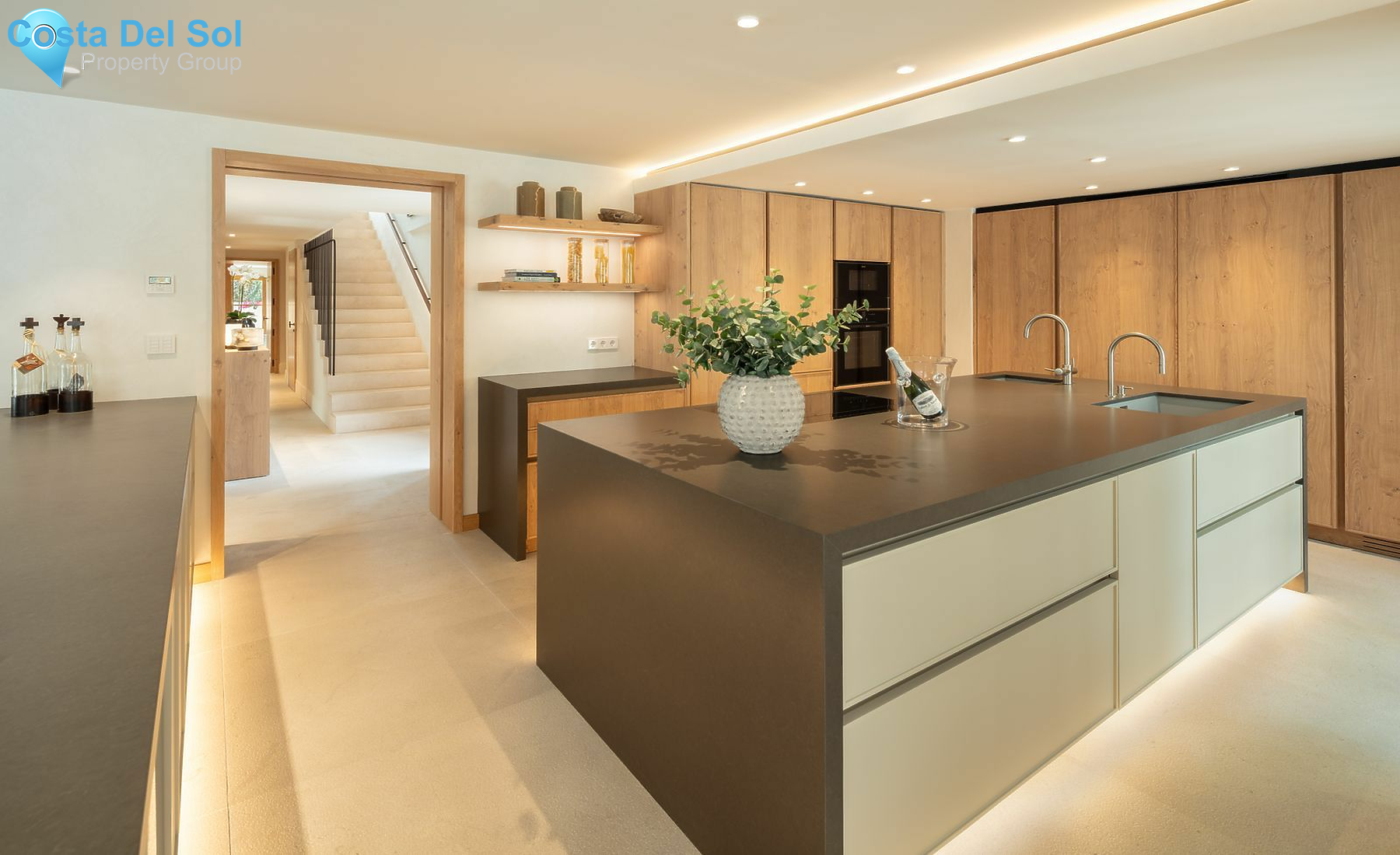 Detached Villa in The Golden Mile-1444133