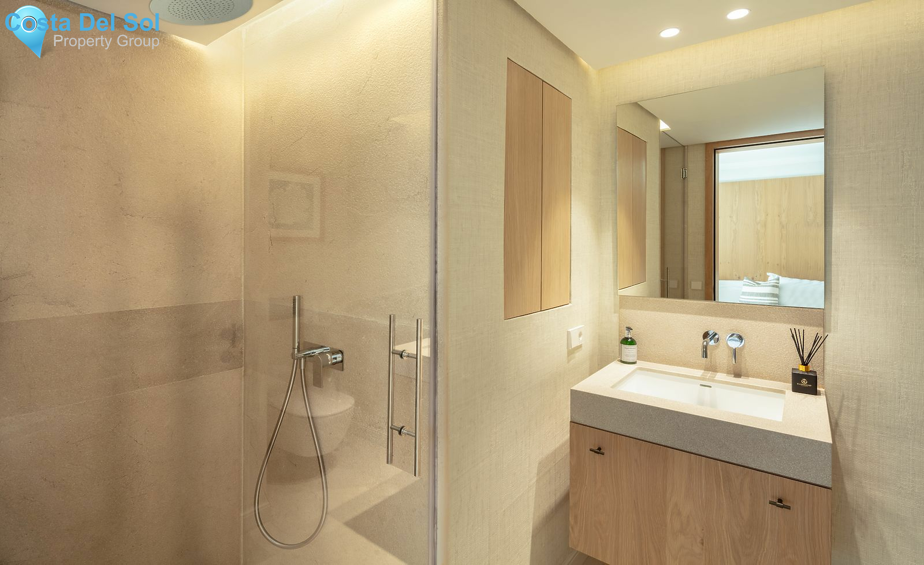 Detached Villa in The Golden Mile-1444135