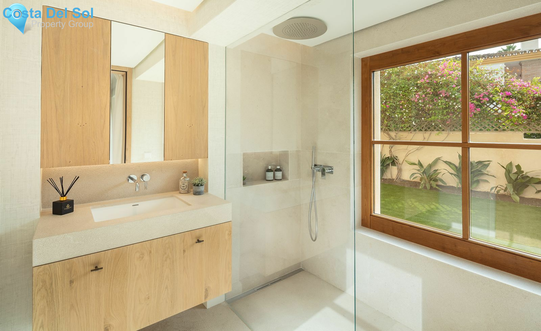 Detached Villa in The Golden Mile-1444137