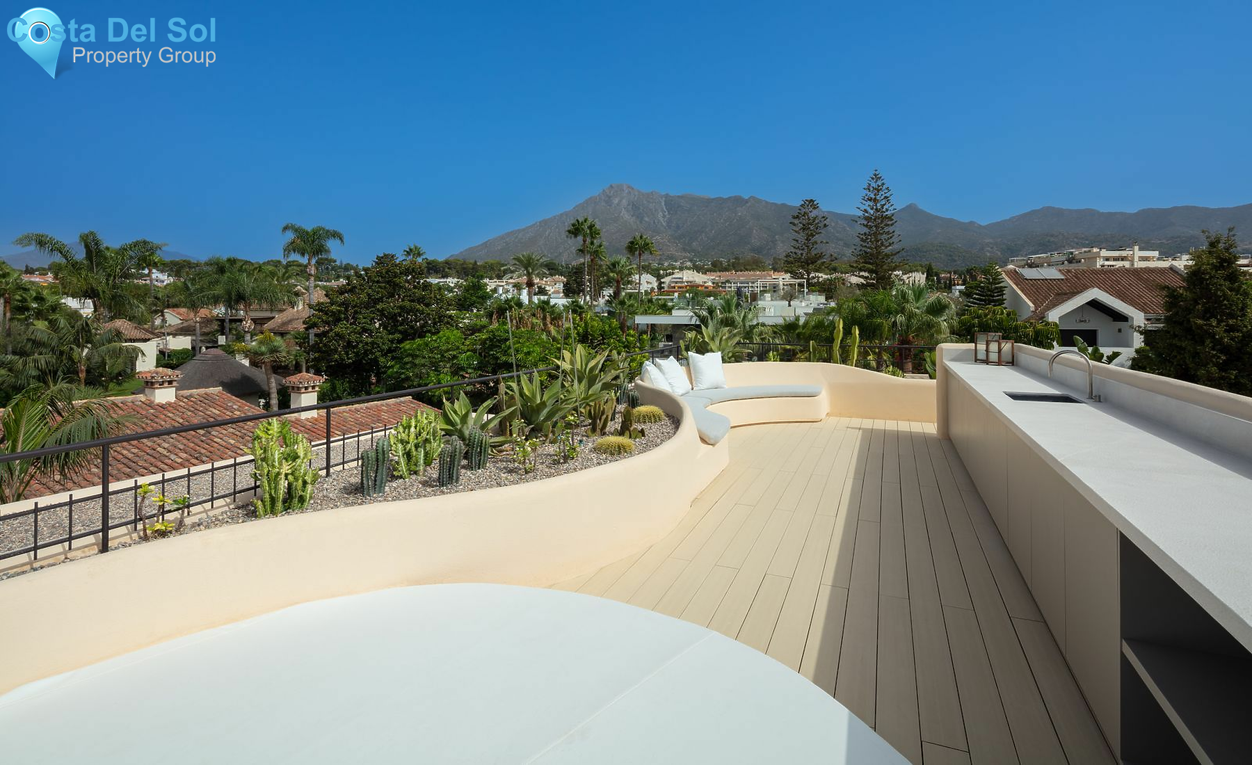 Detached Villa in The Golden Mile-1444124