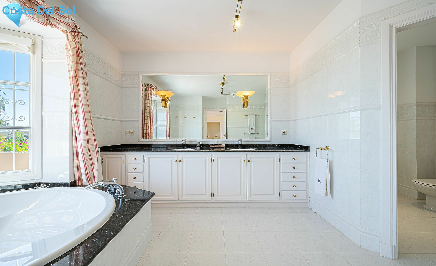 Detached Villa in The Golden Mile-1490308