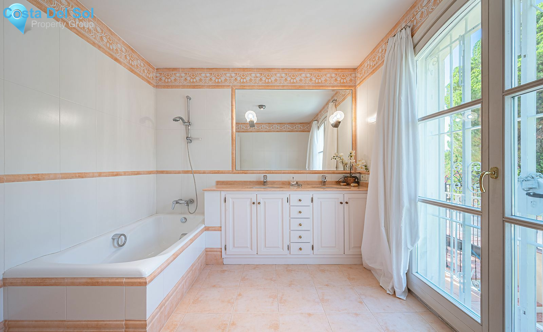 Detached Villa in The Golden Mile-1490310