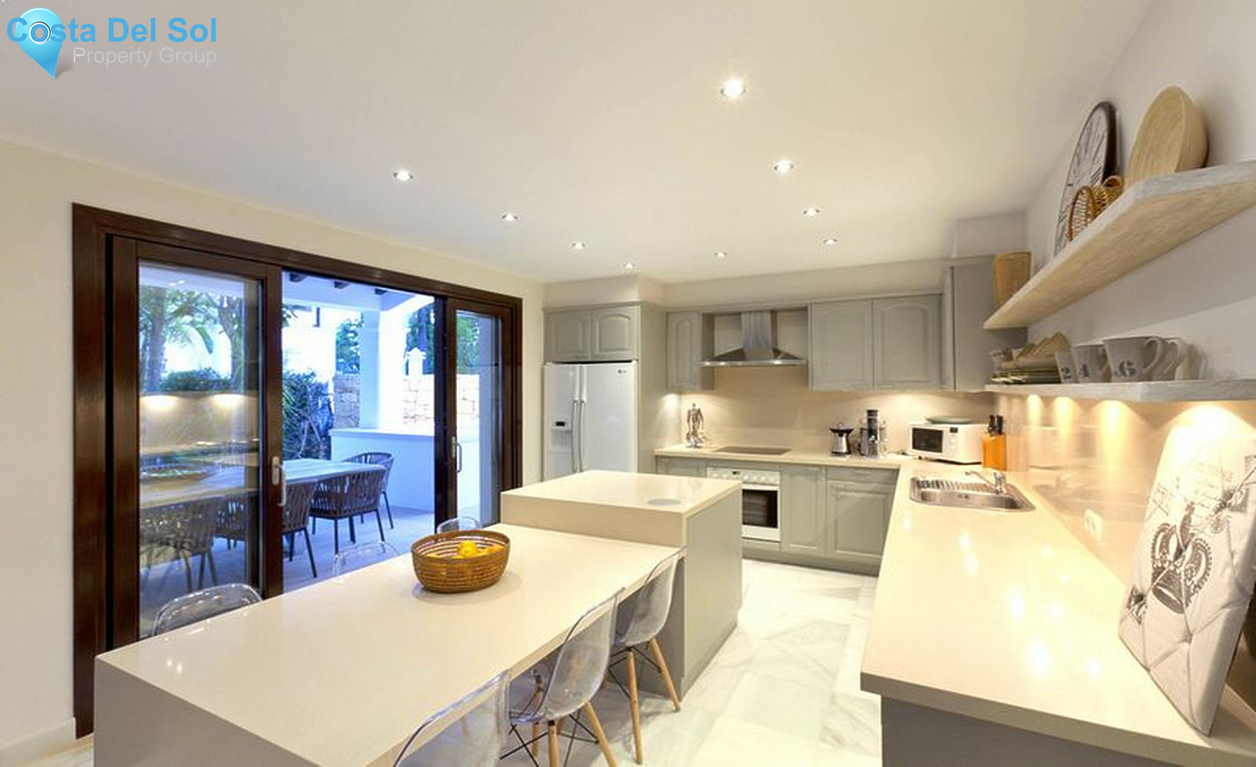 Detached Villa in The Golden Mile-1492411