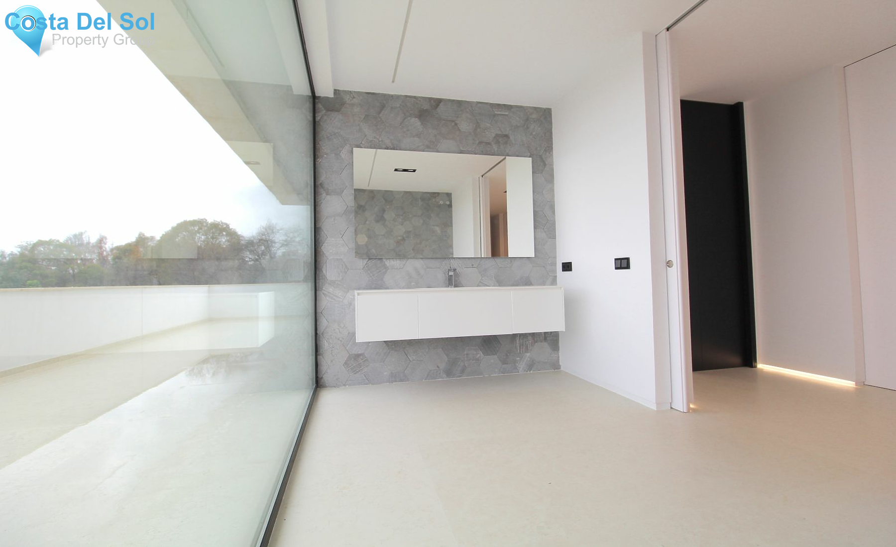 Detached Villa in The Golden Mile-1498430