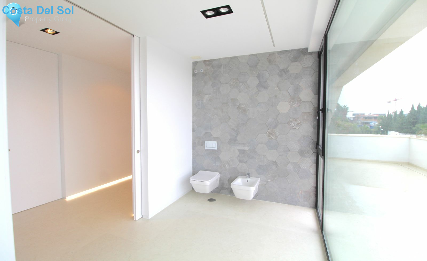 Detached Villa in The Golden Mile-1498431