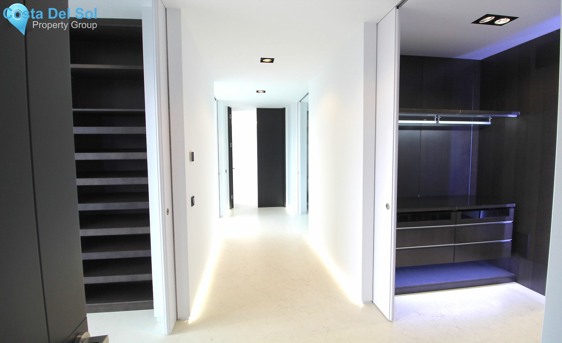 Detached Villa in The Golden Mile-1498433