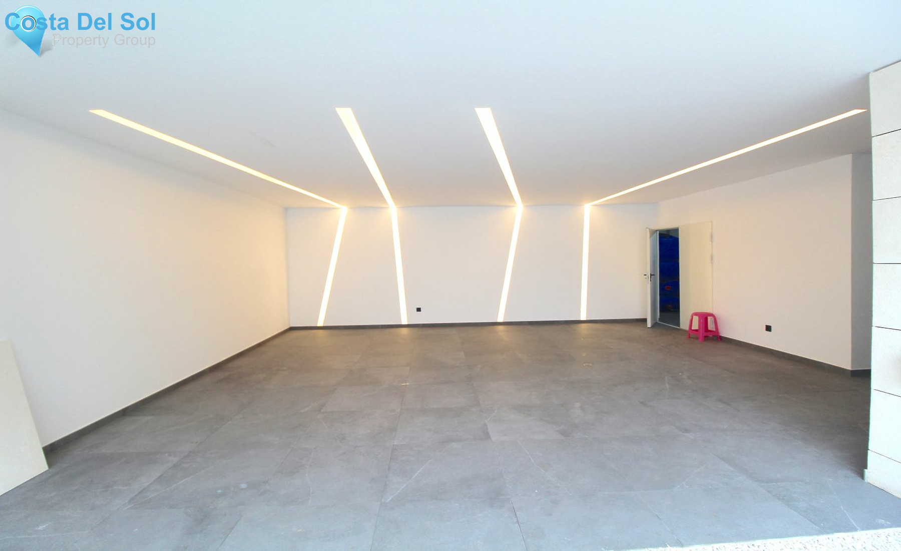 Detached Villa in The Golden Mile-1498434