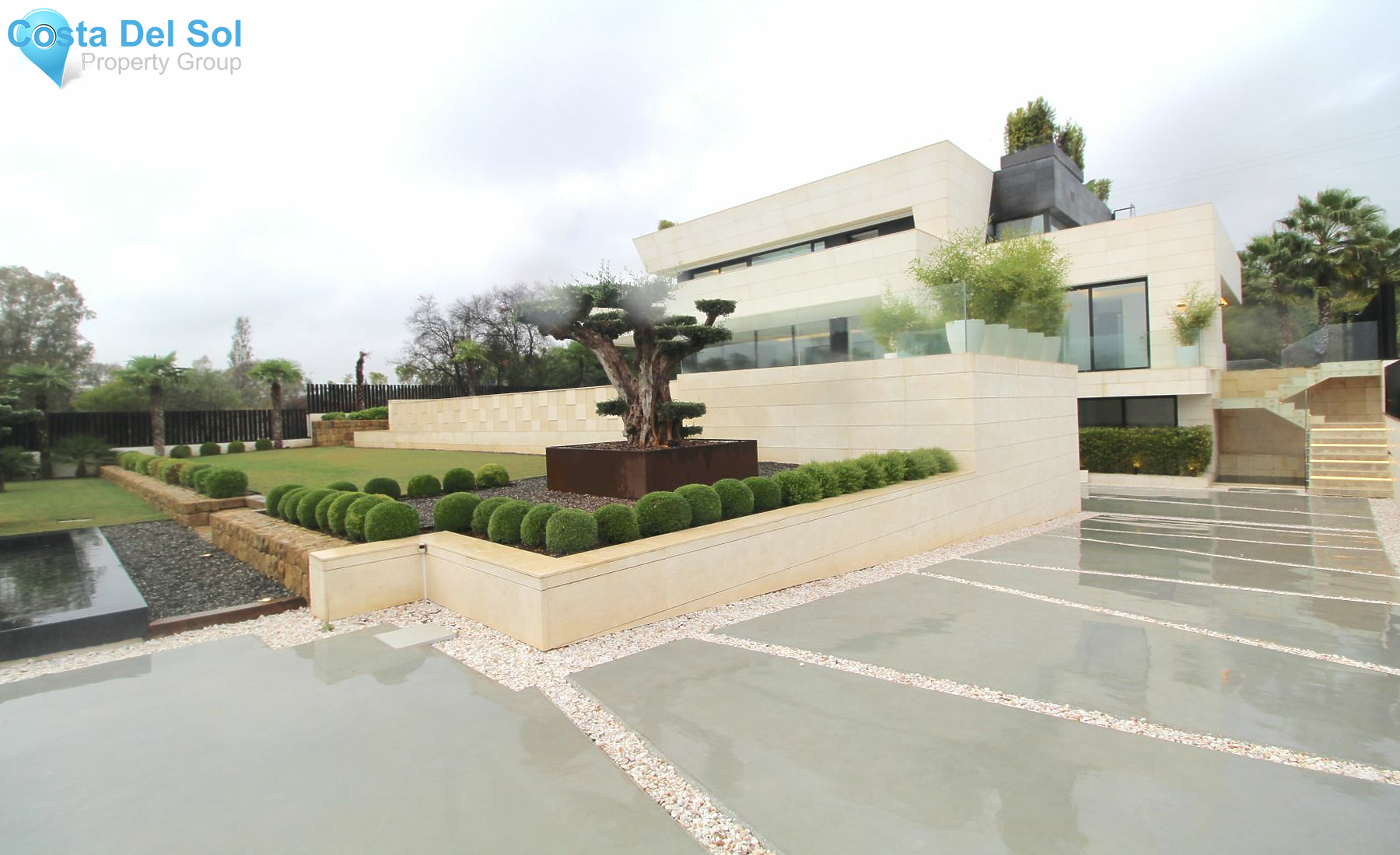 Detached Villa in The Golden Mile-1498435