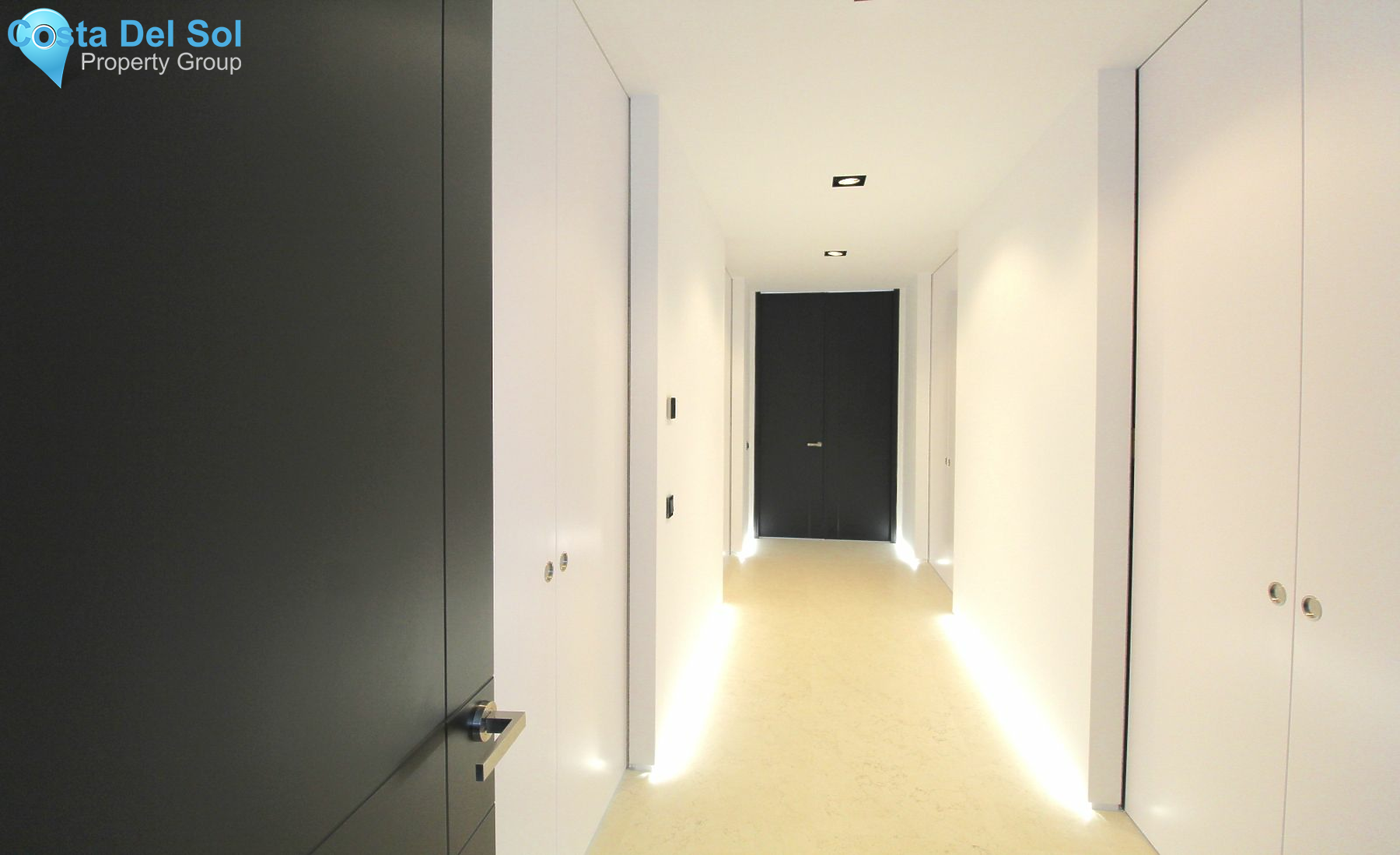 Detached Villa in The Golden Mile-1498426