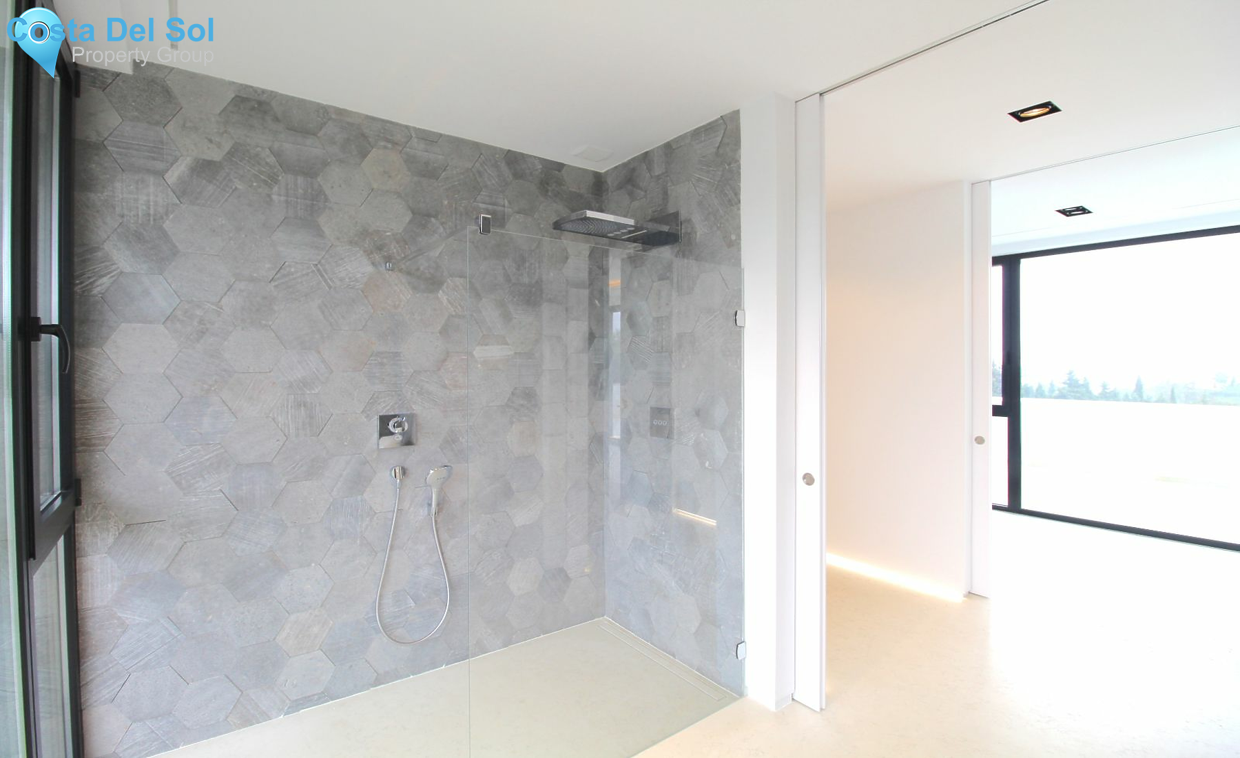 Detached Villa in The Golden Mile-1498428