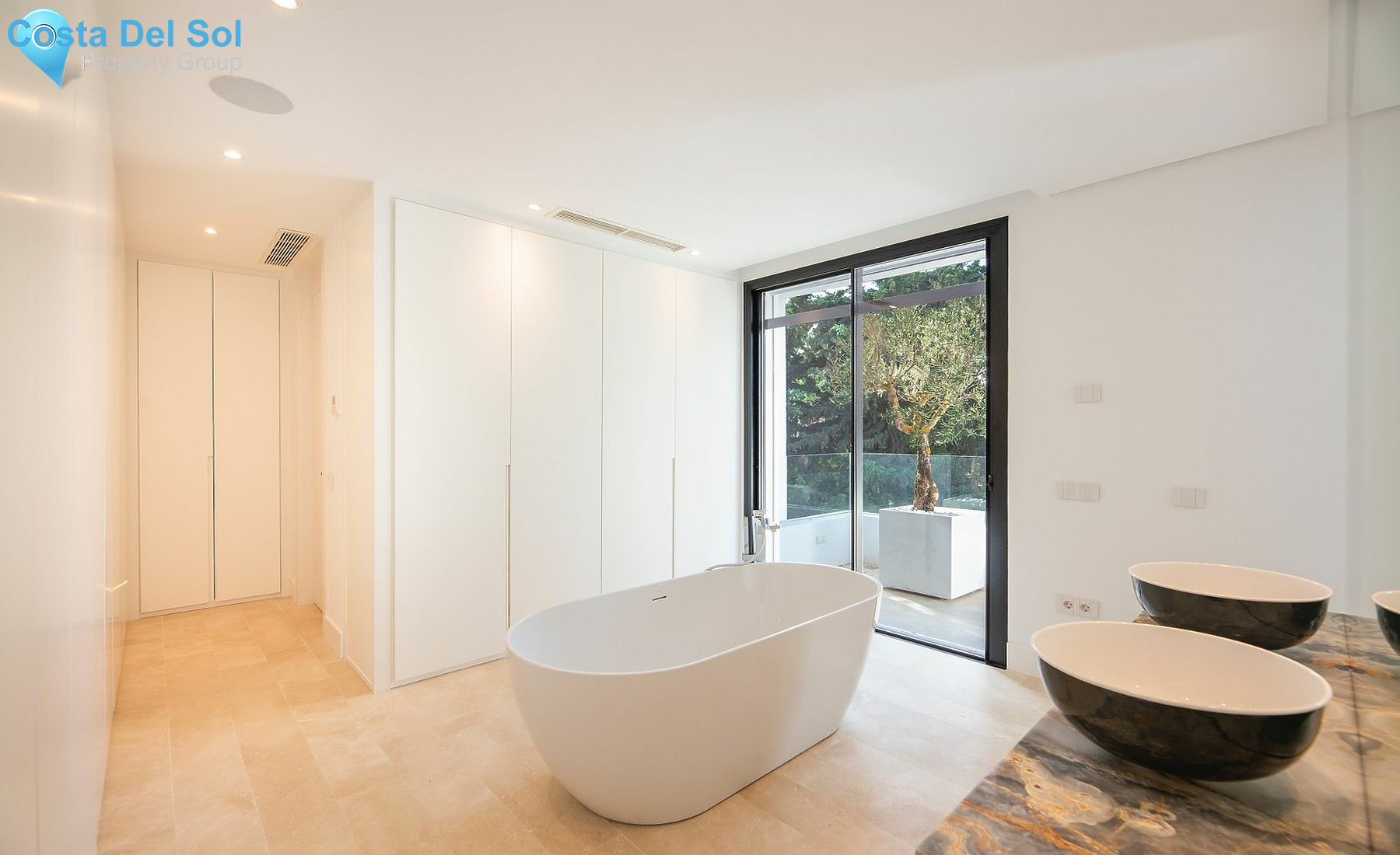 Detached Villa in The Golden Mile-1514596