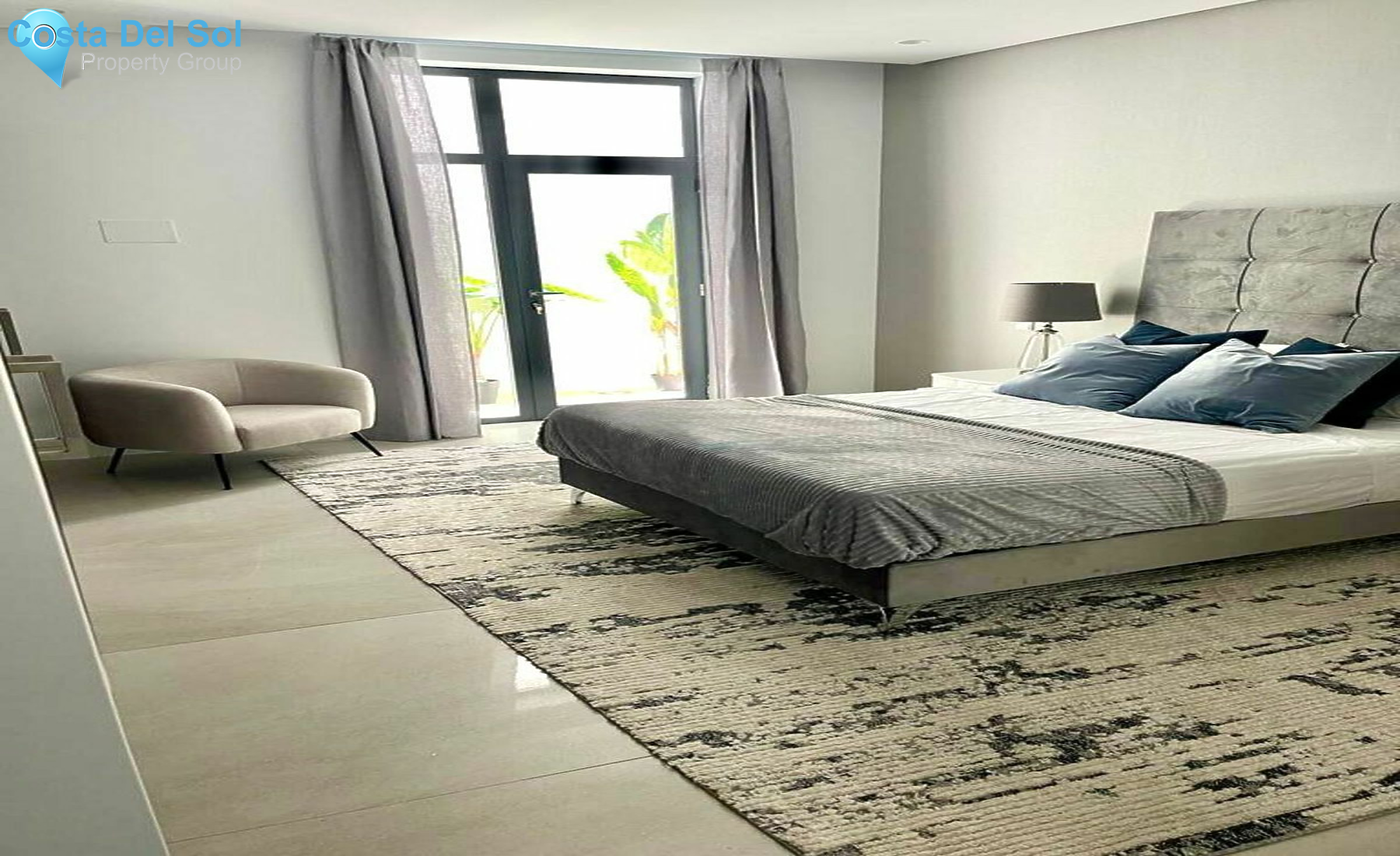 Detached Villa in The Golden Mile-1519551