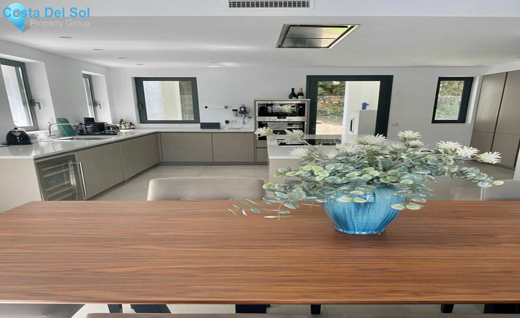 Detached Villa in The Golden Mile-1519543