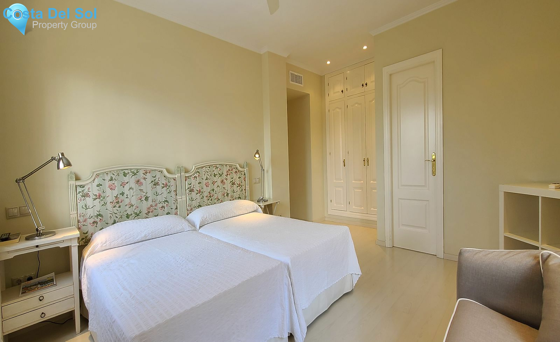 Detached Villa in The Golden Mile-1552197