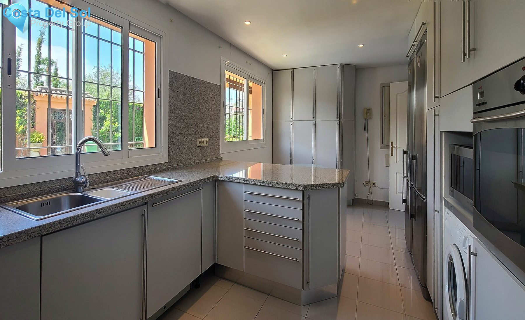 Detached Villa in The Golden Mile-1552191