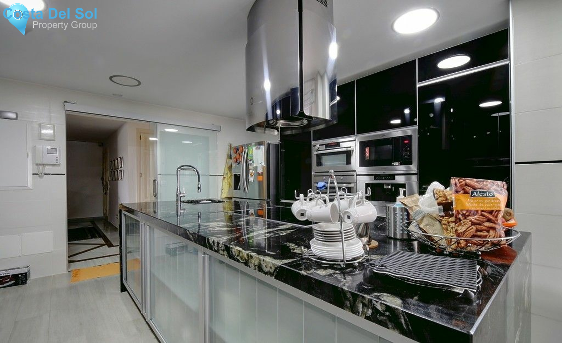 Ground Floor Apartment in The Golden Mile-1215965