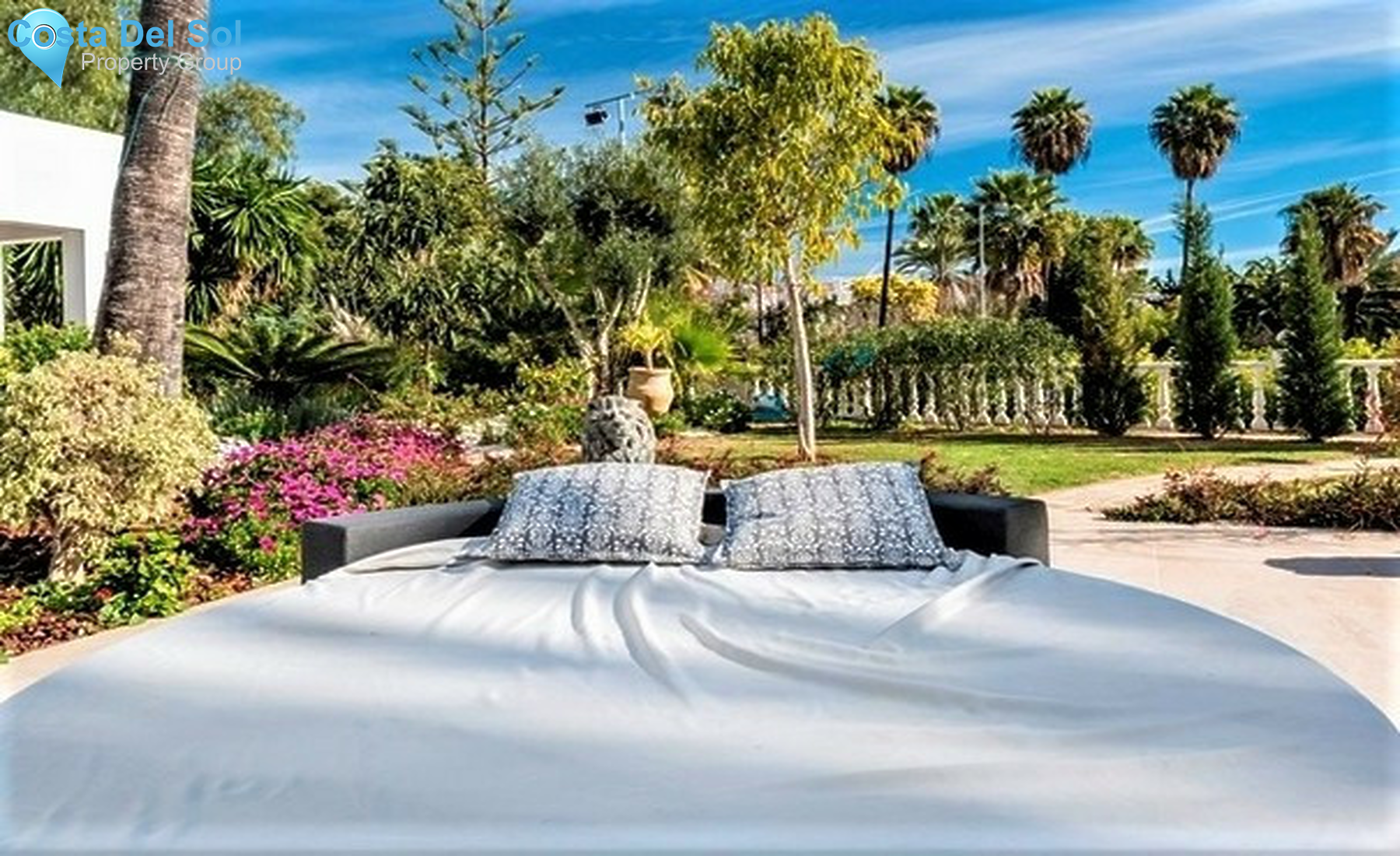 House in El Paraiso-1410571