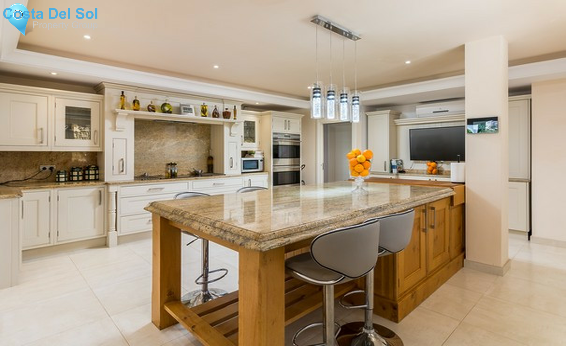 House in El Paraiso-1410573