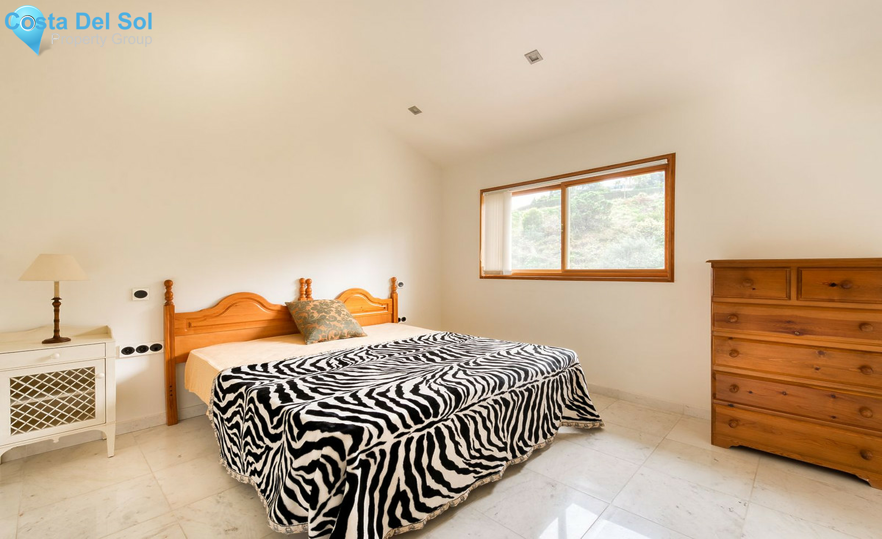 House in El Paraiso-1505747