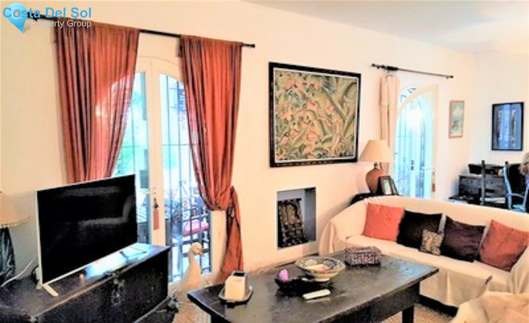 House in El Paraiso-1536500